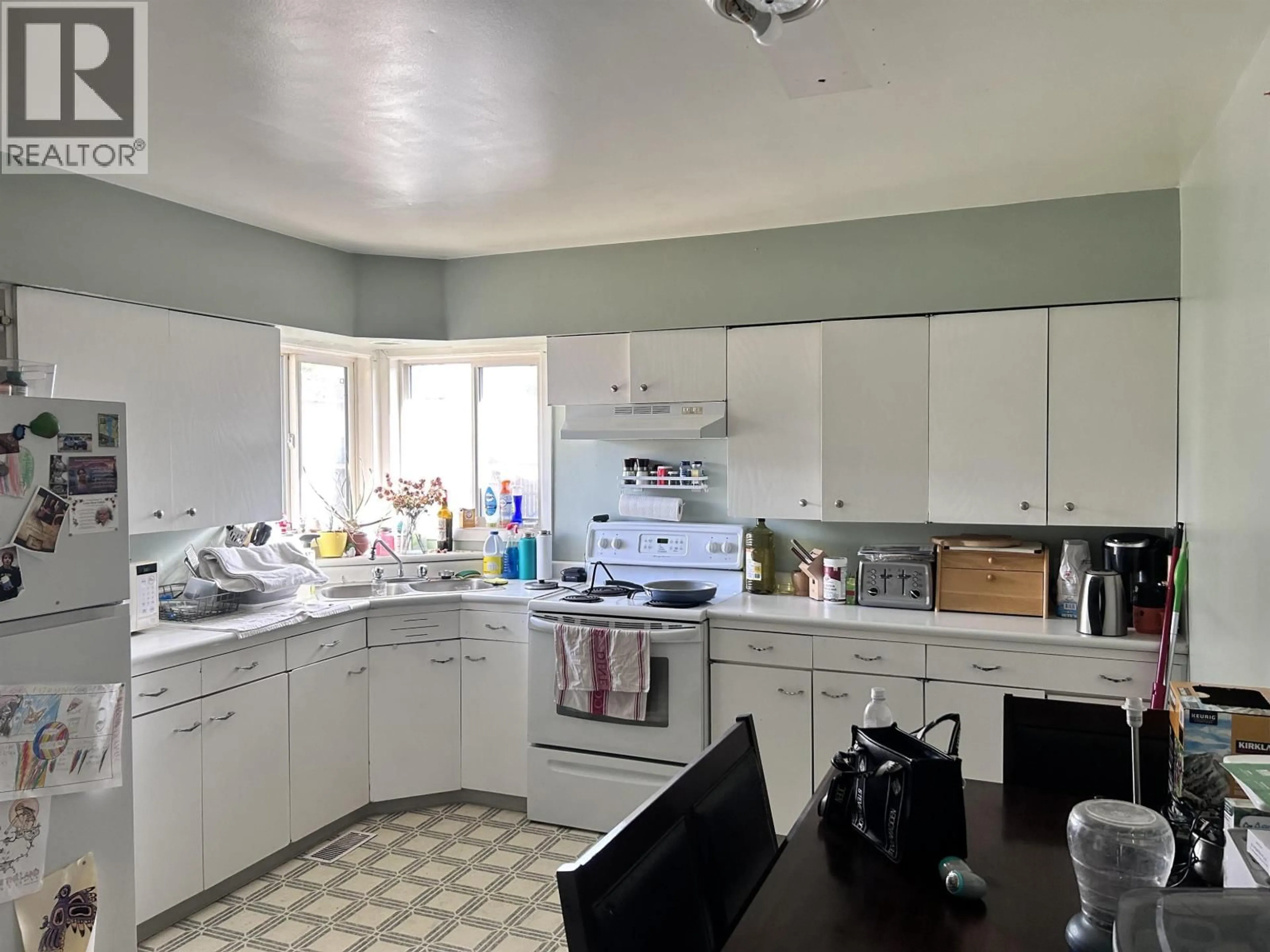 Standard kitchen, unknown for 686 DOUGLAS STREET, Prince George British Columbia V2L4V4