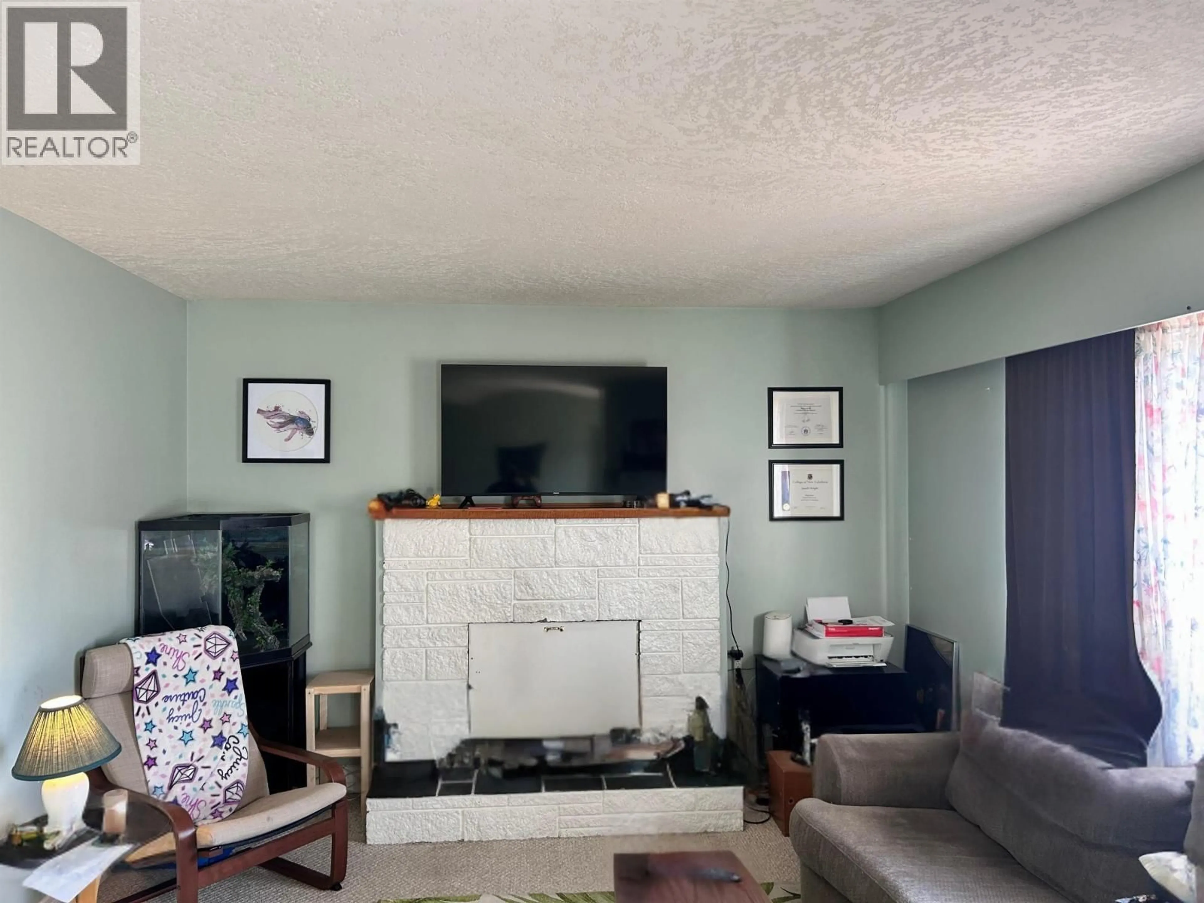 Living room with furniture, unknown for 686 DOUGLAS STREET, Prince George British Columbia V2L4V4