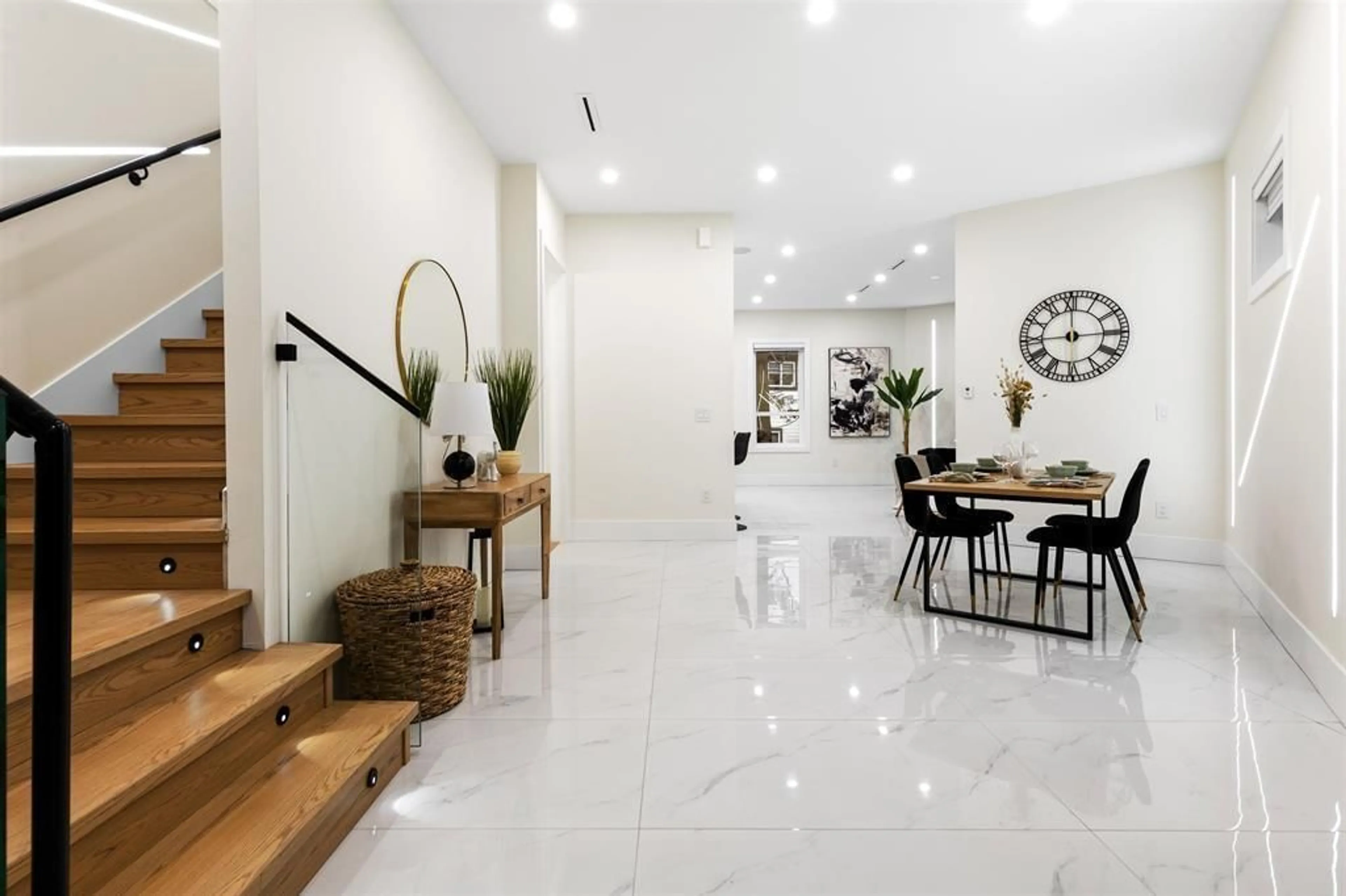 Indoor foyer for 5808 137B, Surrey British Columbia V3X2R7