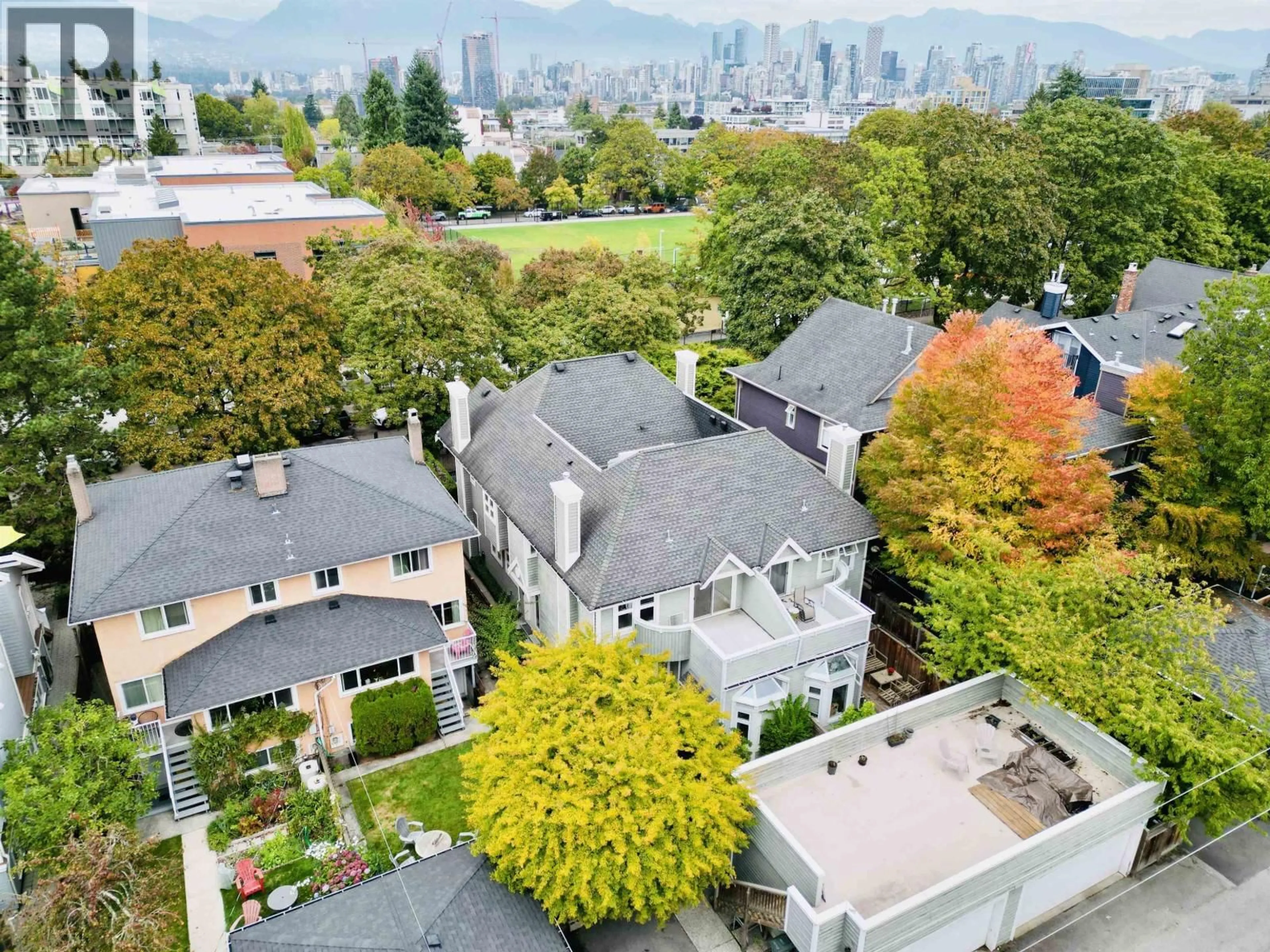 A pic from outside/outdoor area/front of a property/back of a property/a pic from drone, city buildings view from balcony for 1966 11TH AVENUE, Vancouver British Columbia V6J2C6