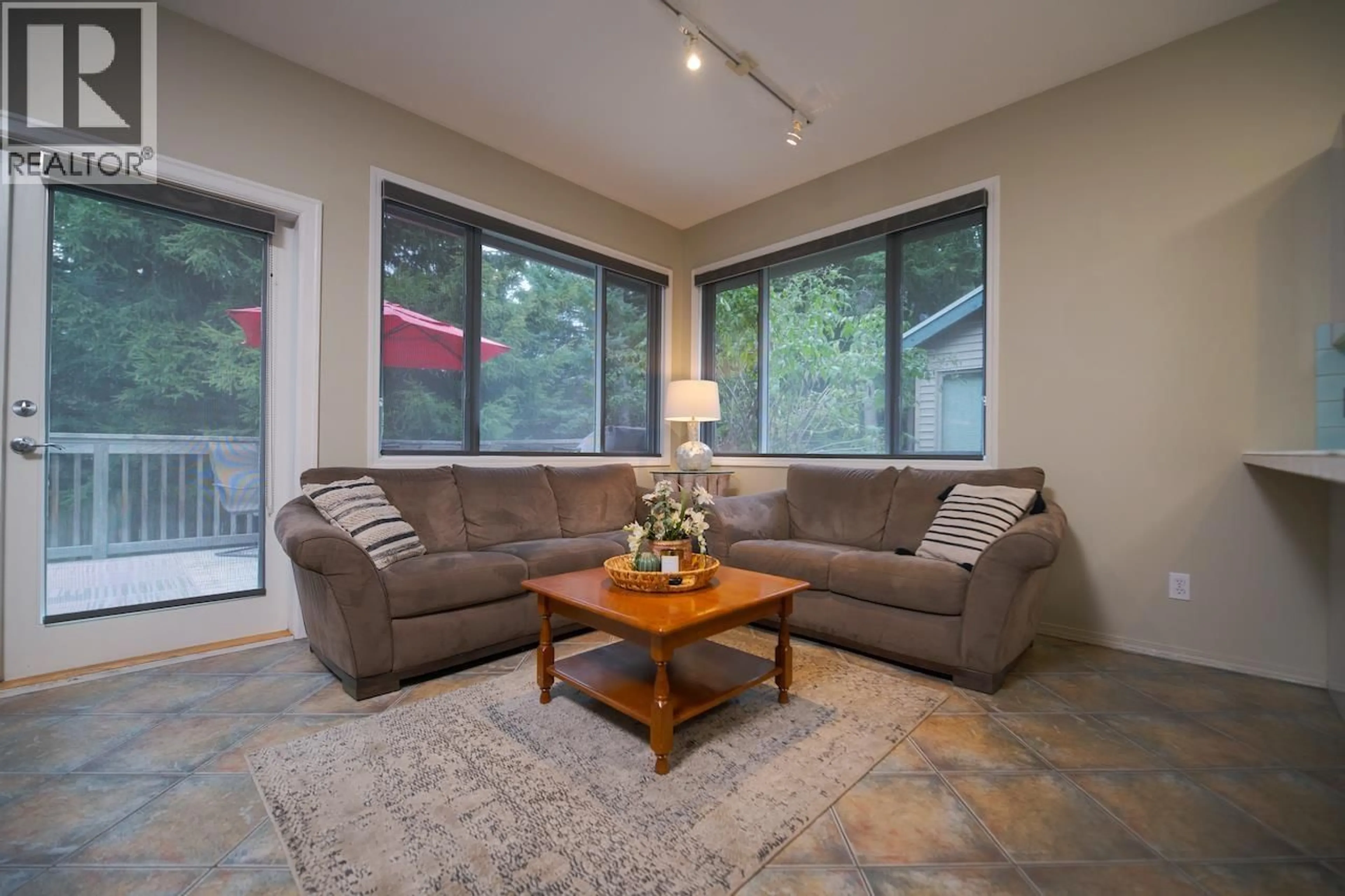 Living room with furniture, unknown for 2064 CHAMONIX CRESCENT, Whistler British Columbia V8B0B1