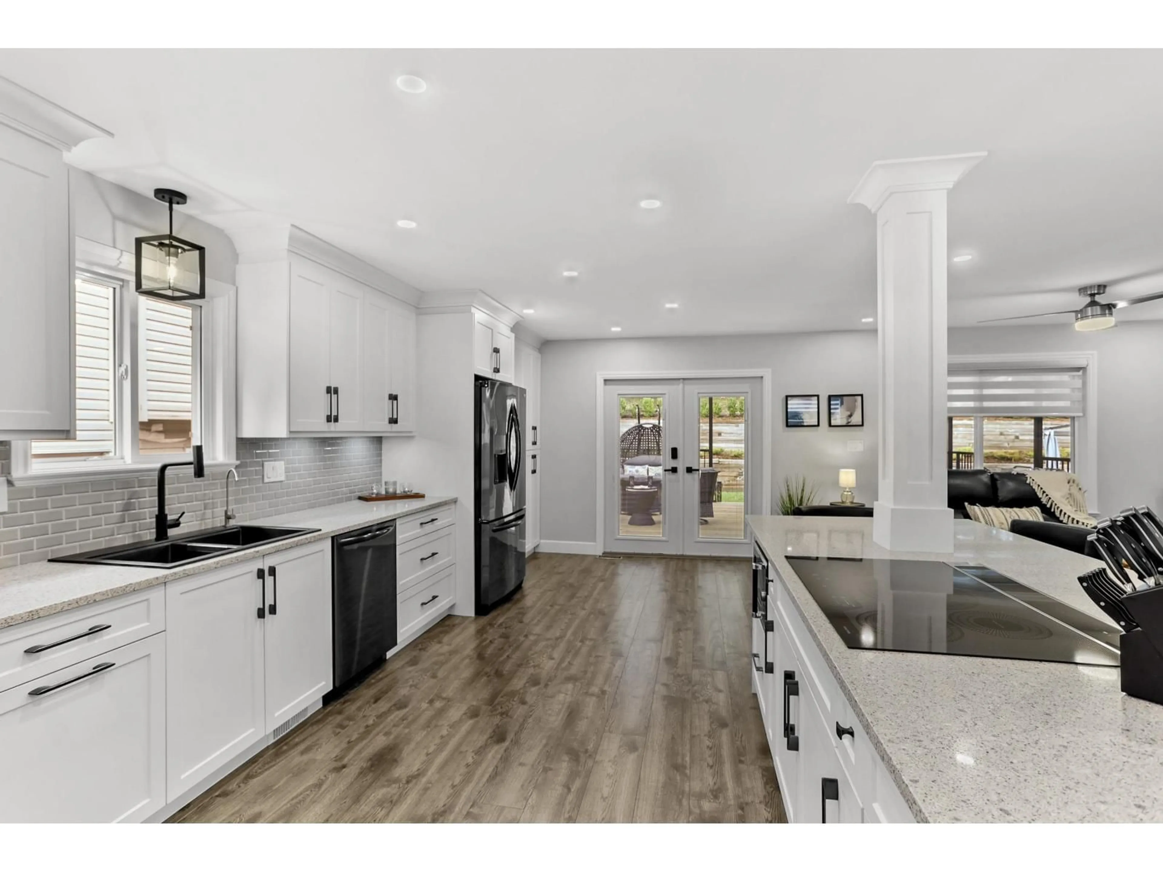 Open concept kitchen, ceramic/tile floor for 33491 11TH, Mission British Columbia V2V6Z5