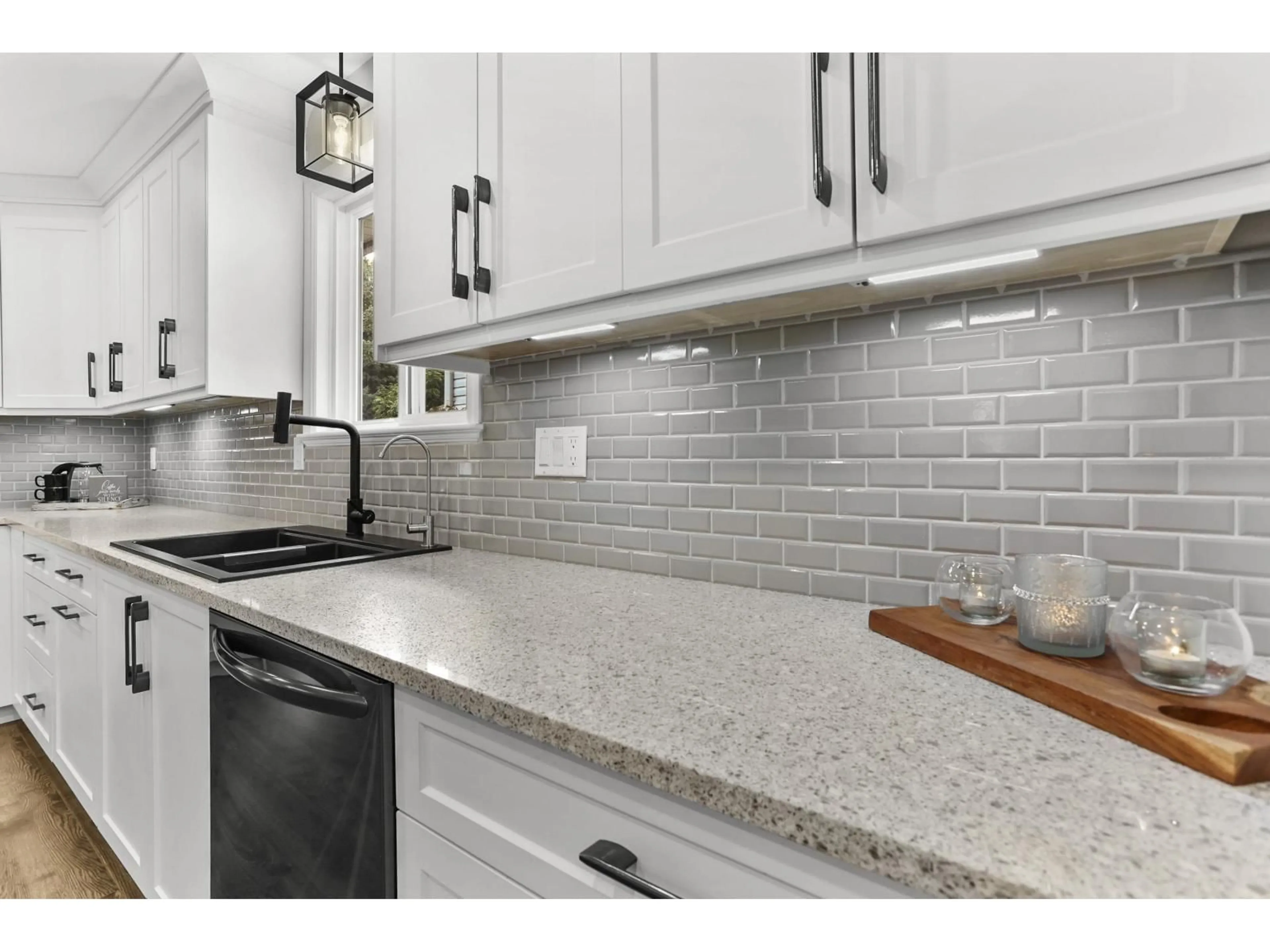 Open concept kitchen, ceramic/tile floor for 33491 11TH, Mission British Columbia V2V6Z5