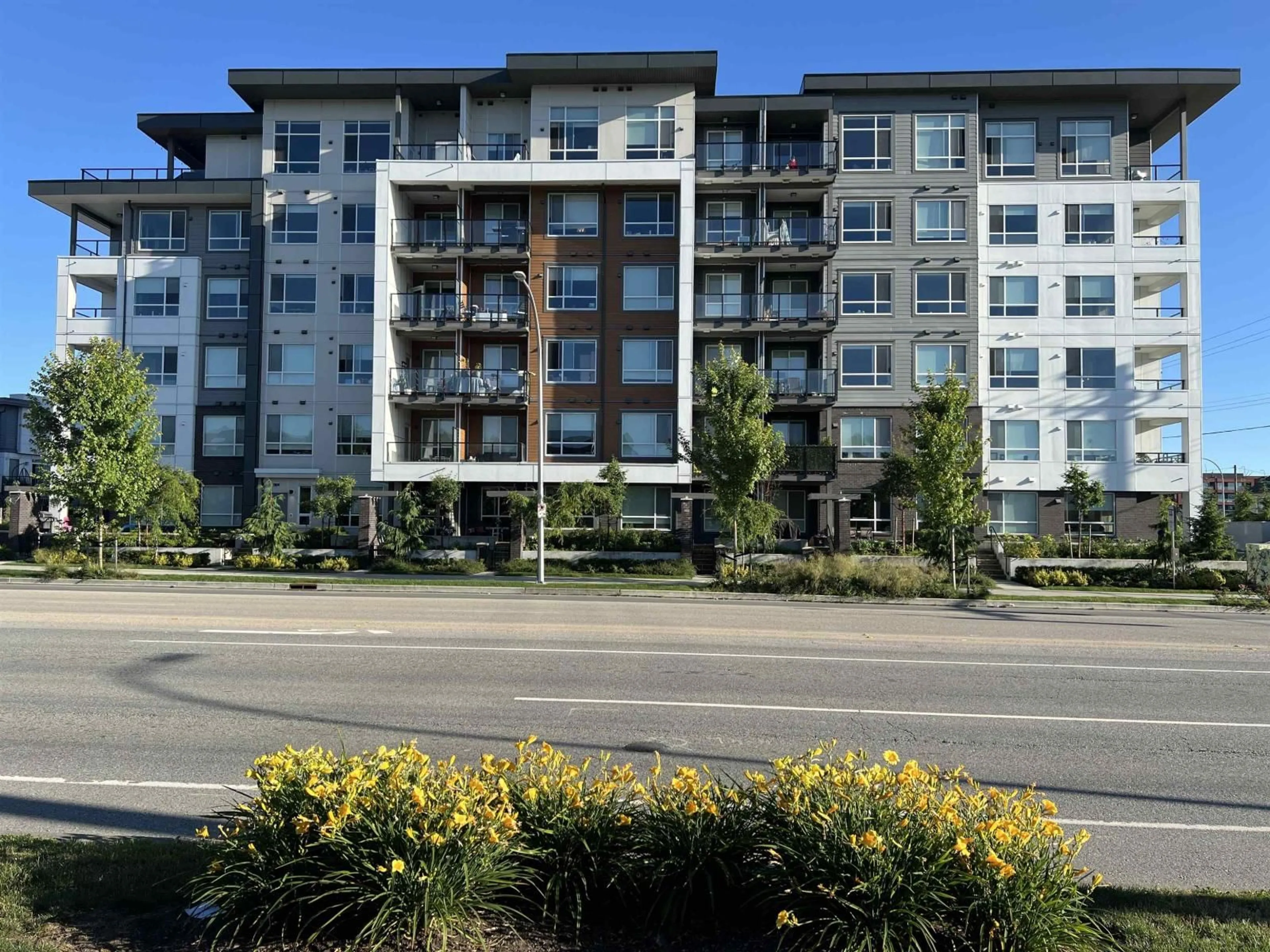 Unknown for B225 - 20834 80, Langley British Columbia V2Y3M6