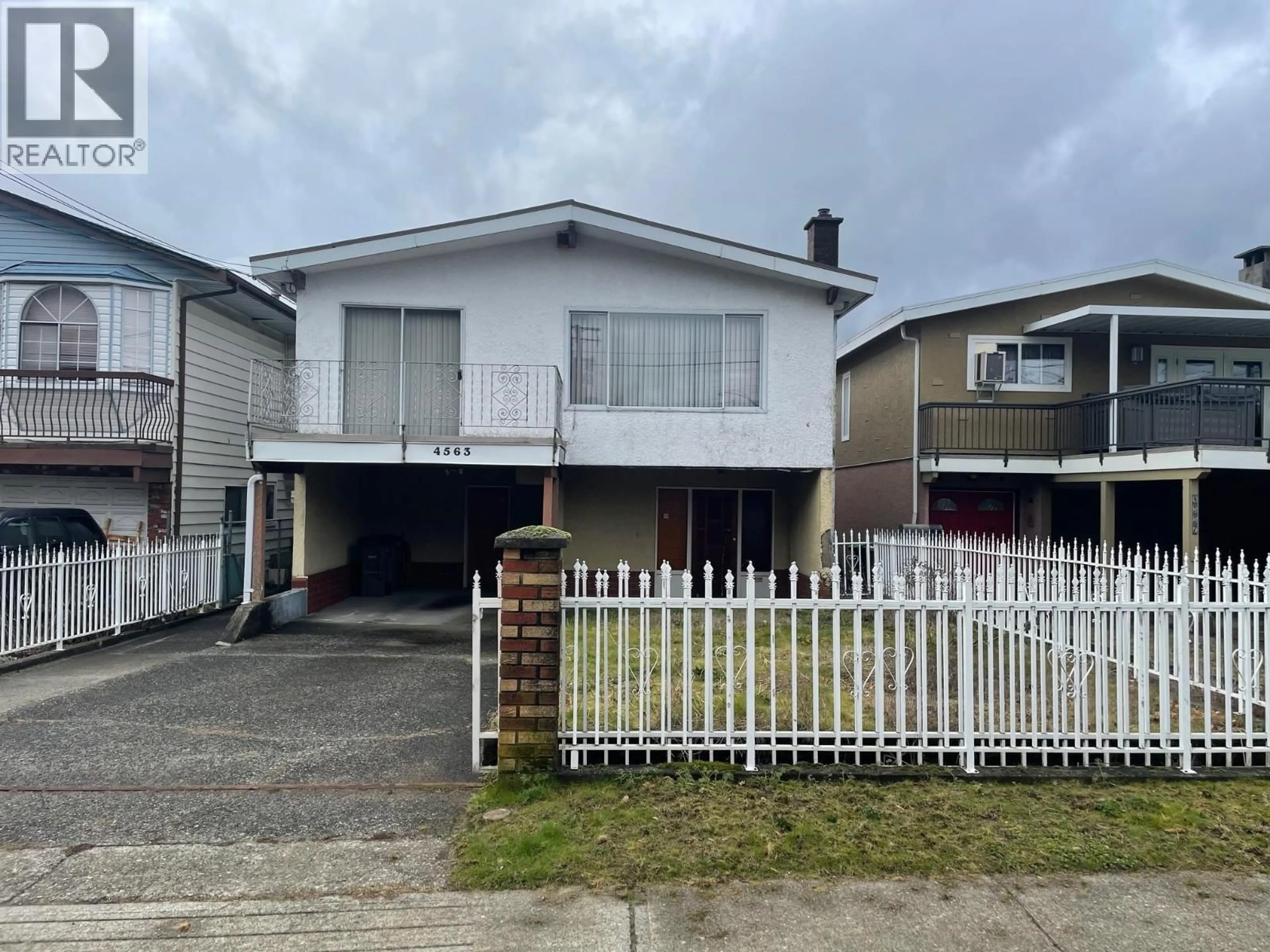 A pic from outside/outdoor area/front of a property/back of a property/a pic from drone, street for 4563 EARLES STREET, Vancouver British Columbia V5R3R1