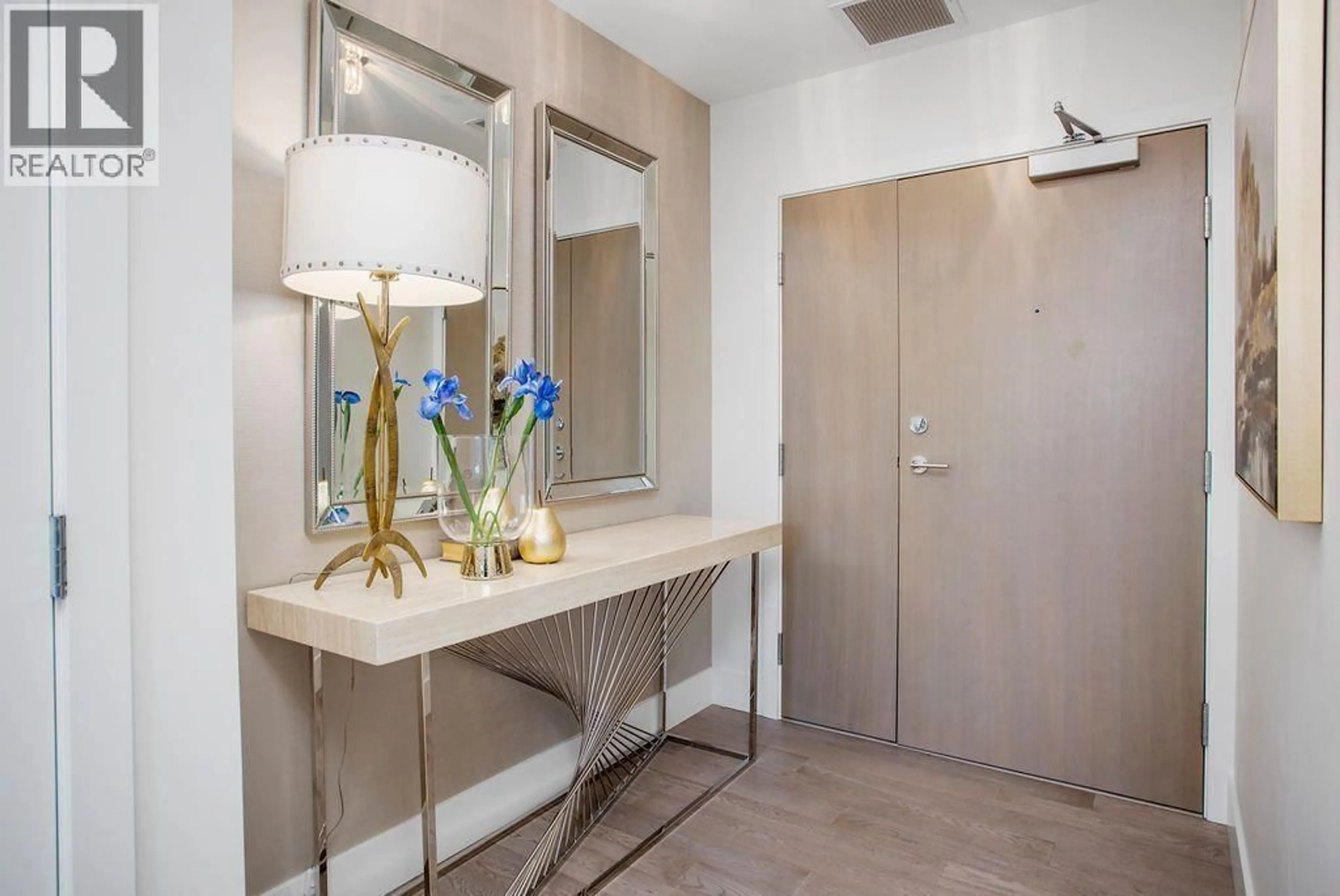 Indoor entryway for 2801 - 680 SEYLYNN CRESCENT, North Vancouver British Columbia V7J0B5