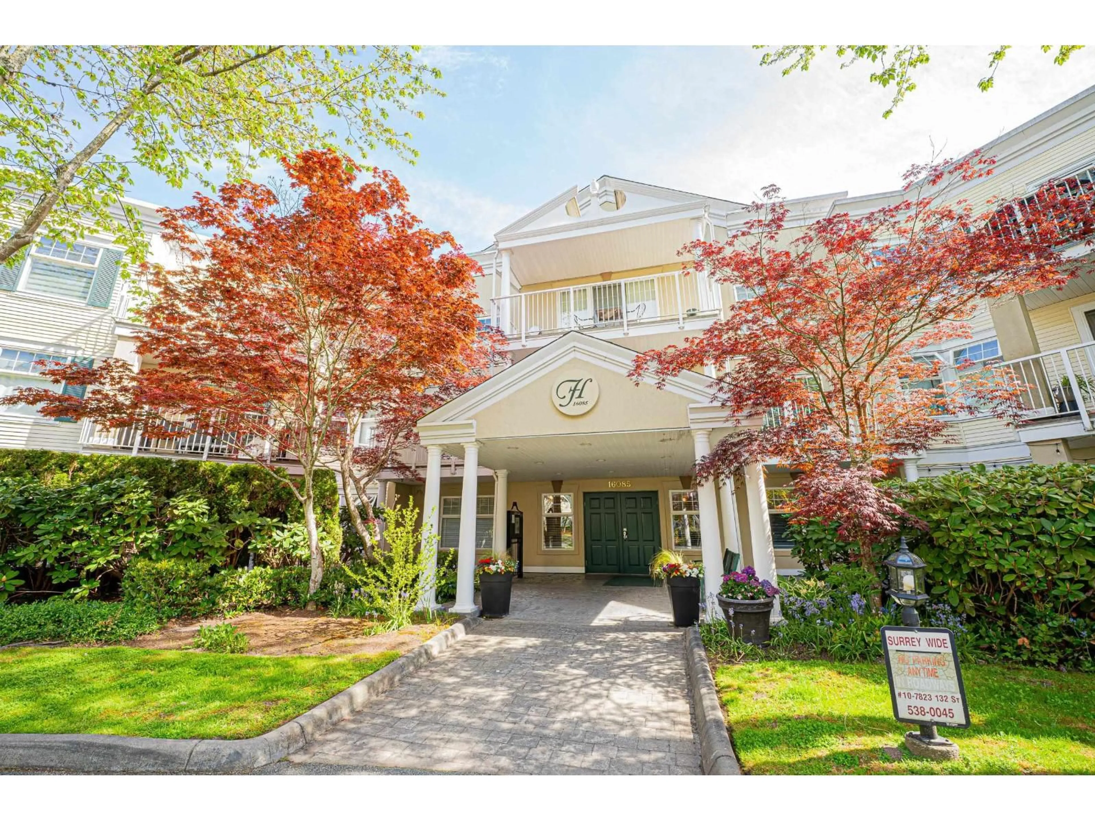 Indoor foyer for 212 - 16085 83, Surrey British Columbia V4N0N2