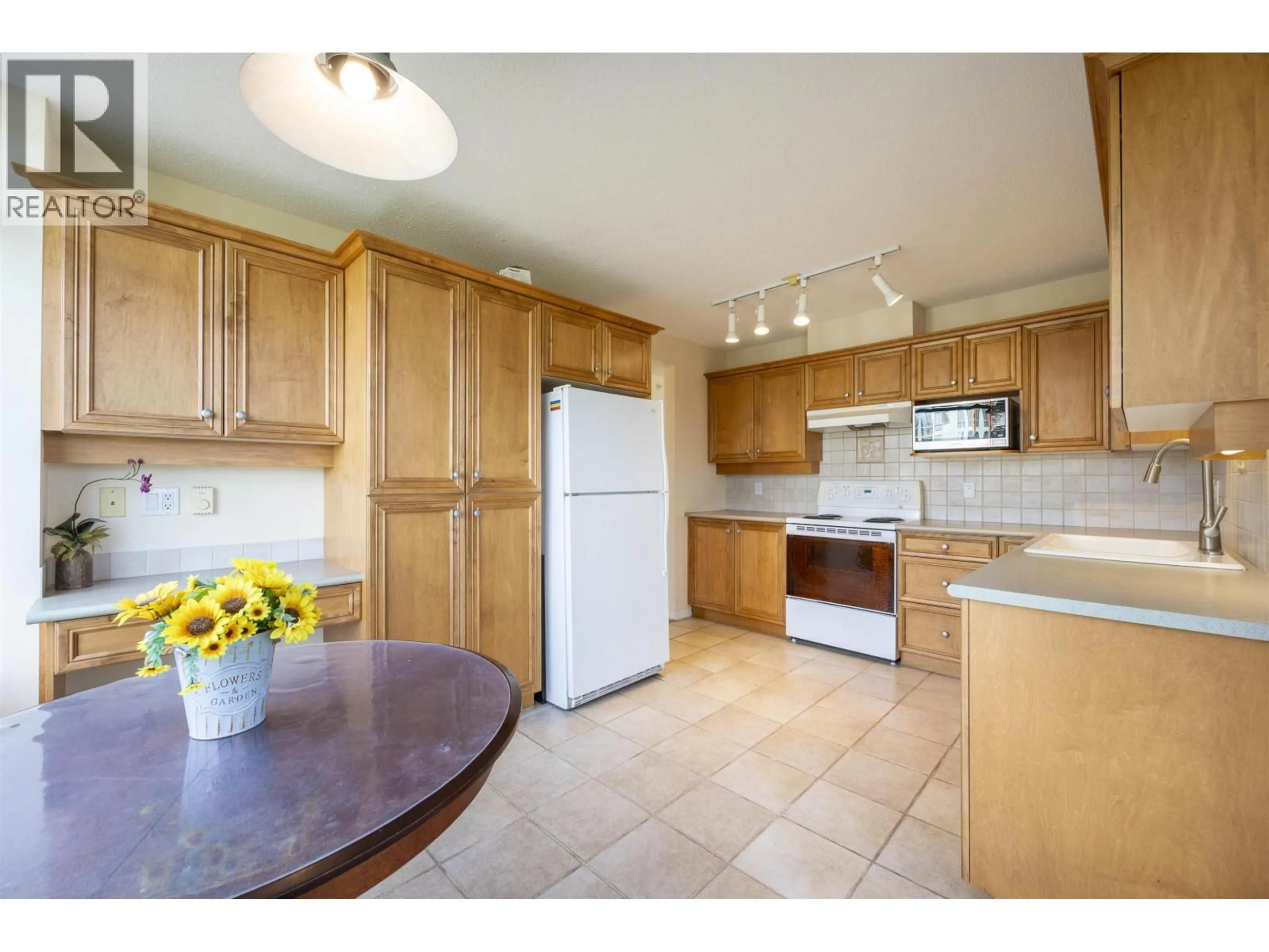Standard kitchen, ceramic/tile floor for 1001 - 5639 HAMPTON PLACE, Vancouver British Columbia V6T2H6
