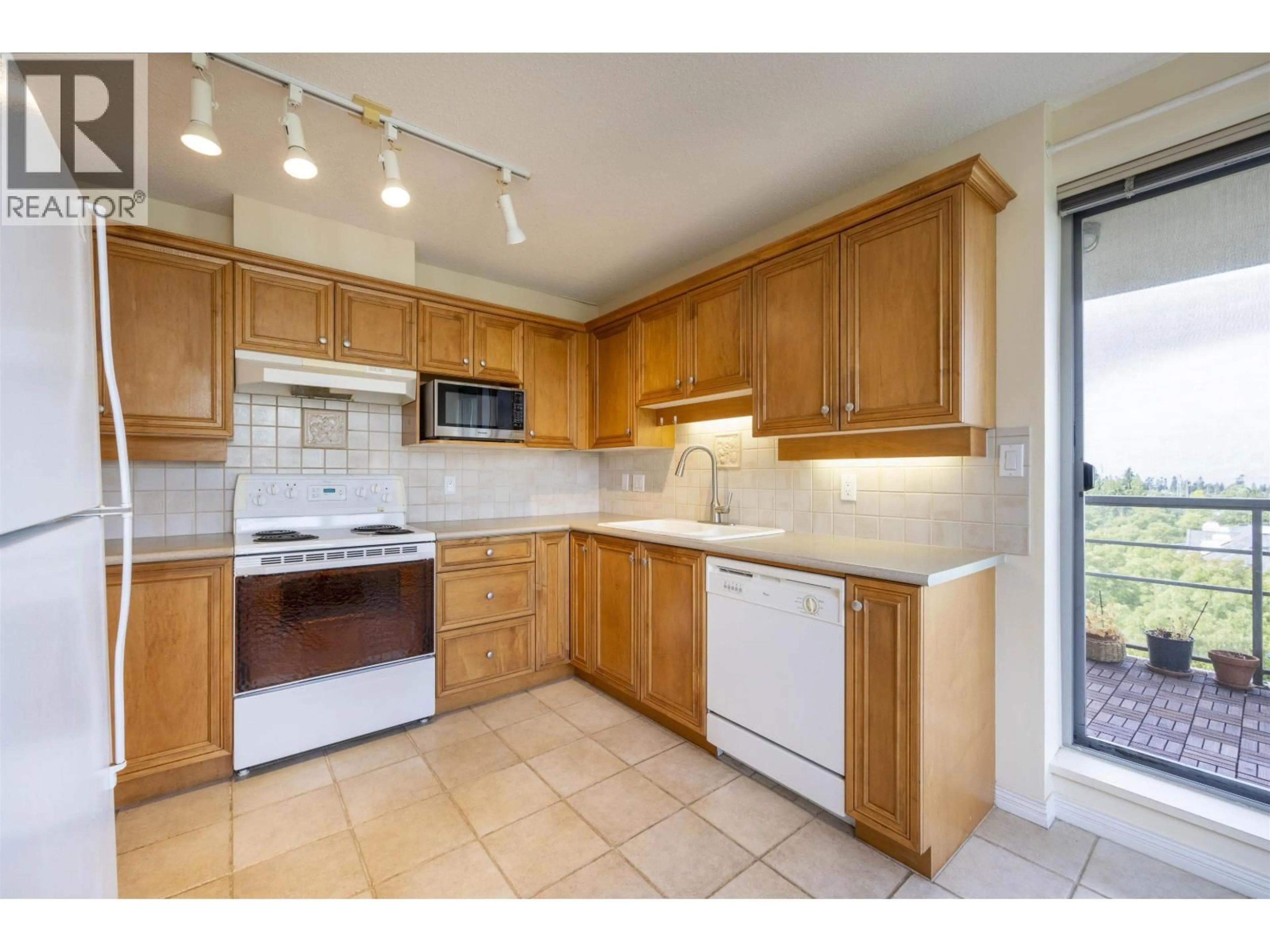 Standard kitchen, unknown for 1001 - 5639 HAMPTON PLACE, Vancouver British Columbia V6T2H6