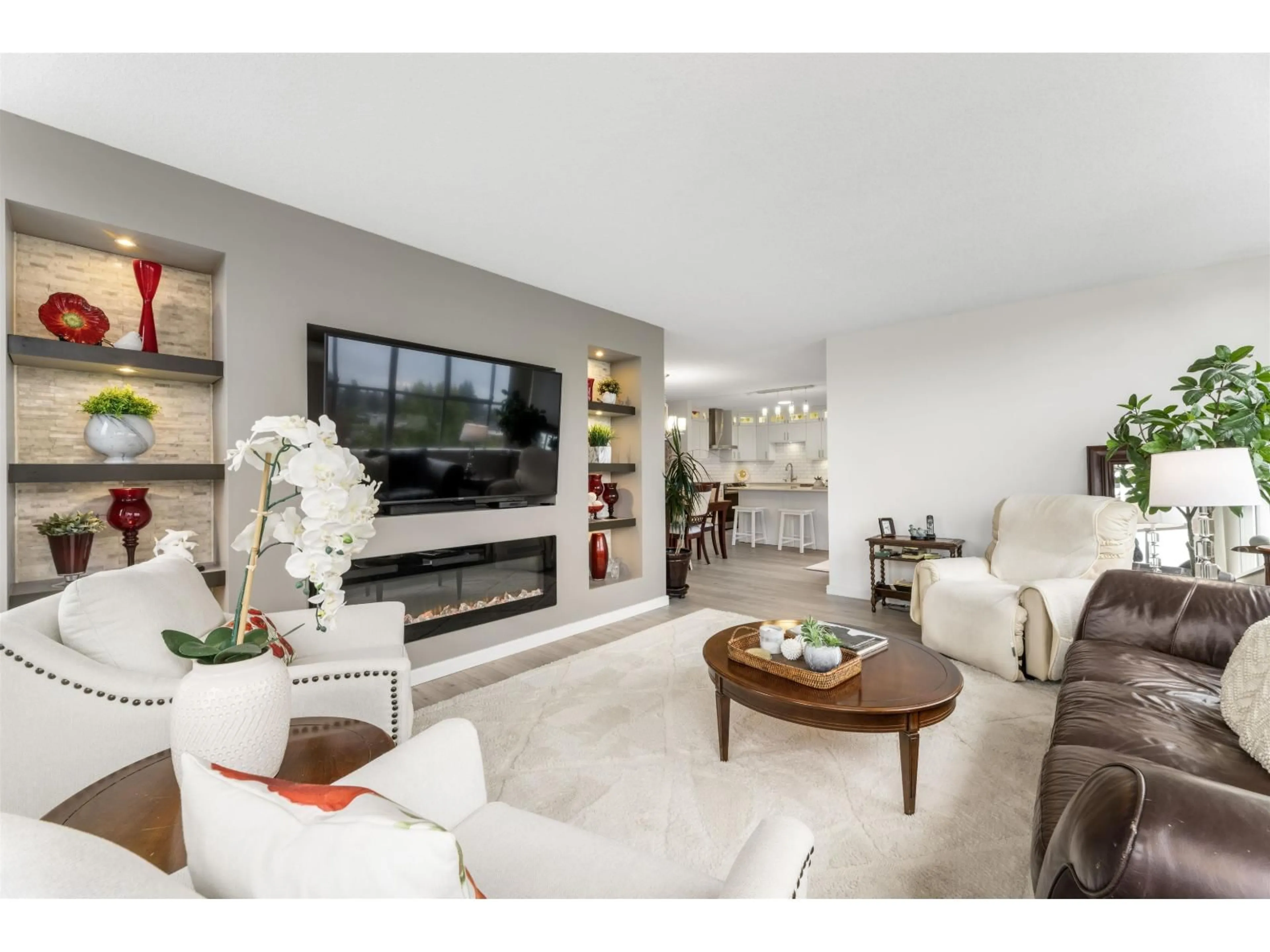 Living room with furniture, ceramic/tile floor for 801 - 11910 80, Delta British Columbia V4C8E3