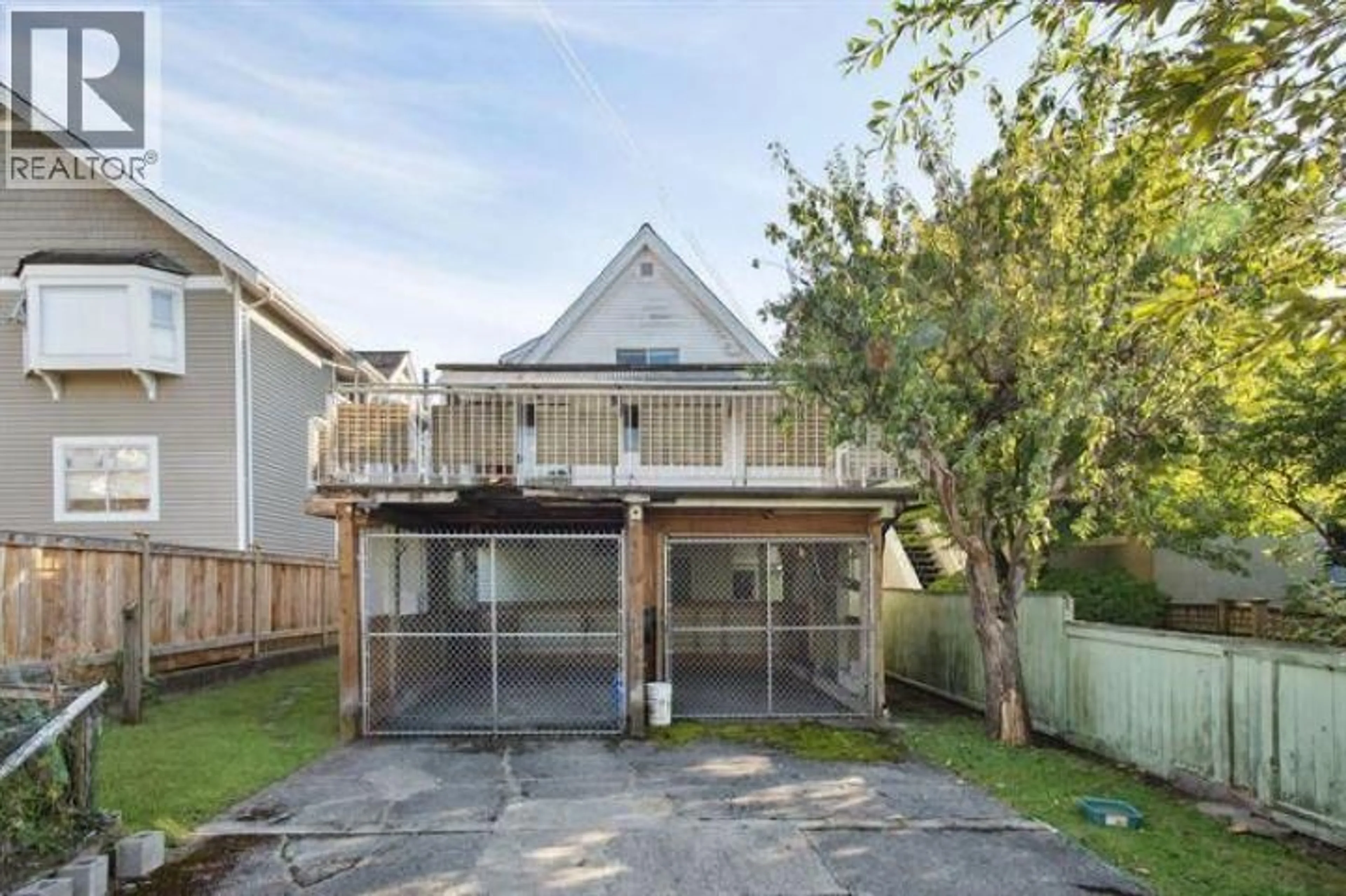 A pic from outside/outdoor area/front of a property/back of a property/a pic from drone, street for 45 15TH AVENUE, Vancouver British Columbia V5Y1X7