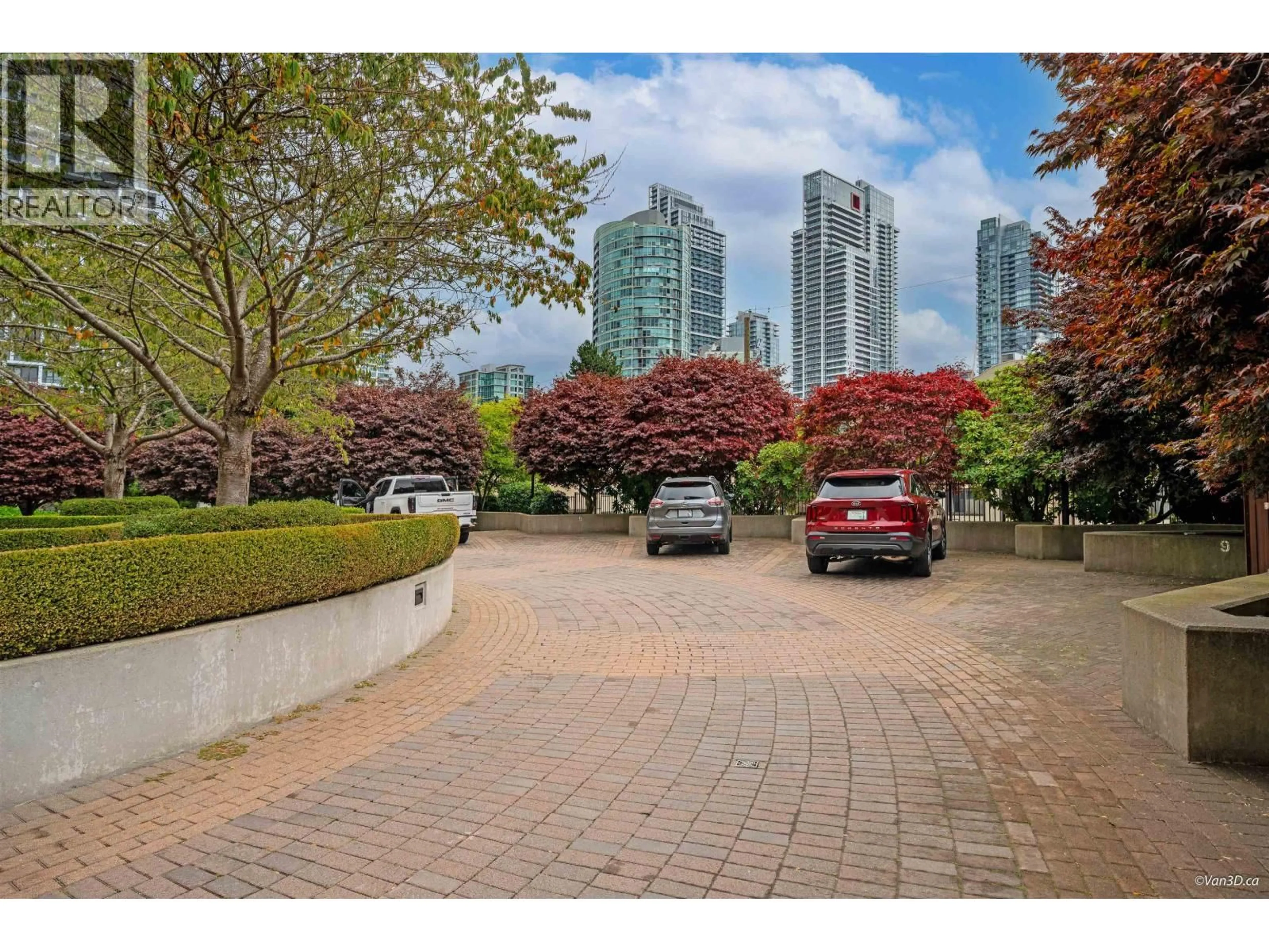 Patio, street for 902 - 4333 CENTRAL BOULEVARD, Burnaby British Columbia V5H4W8