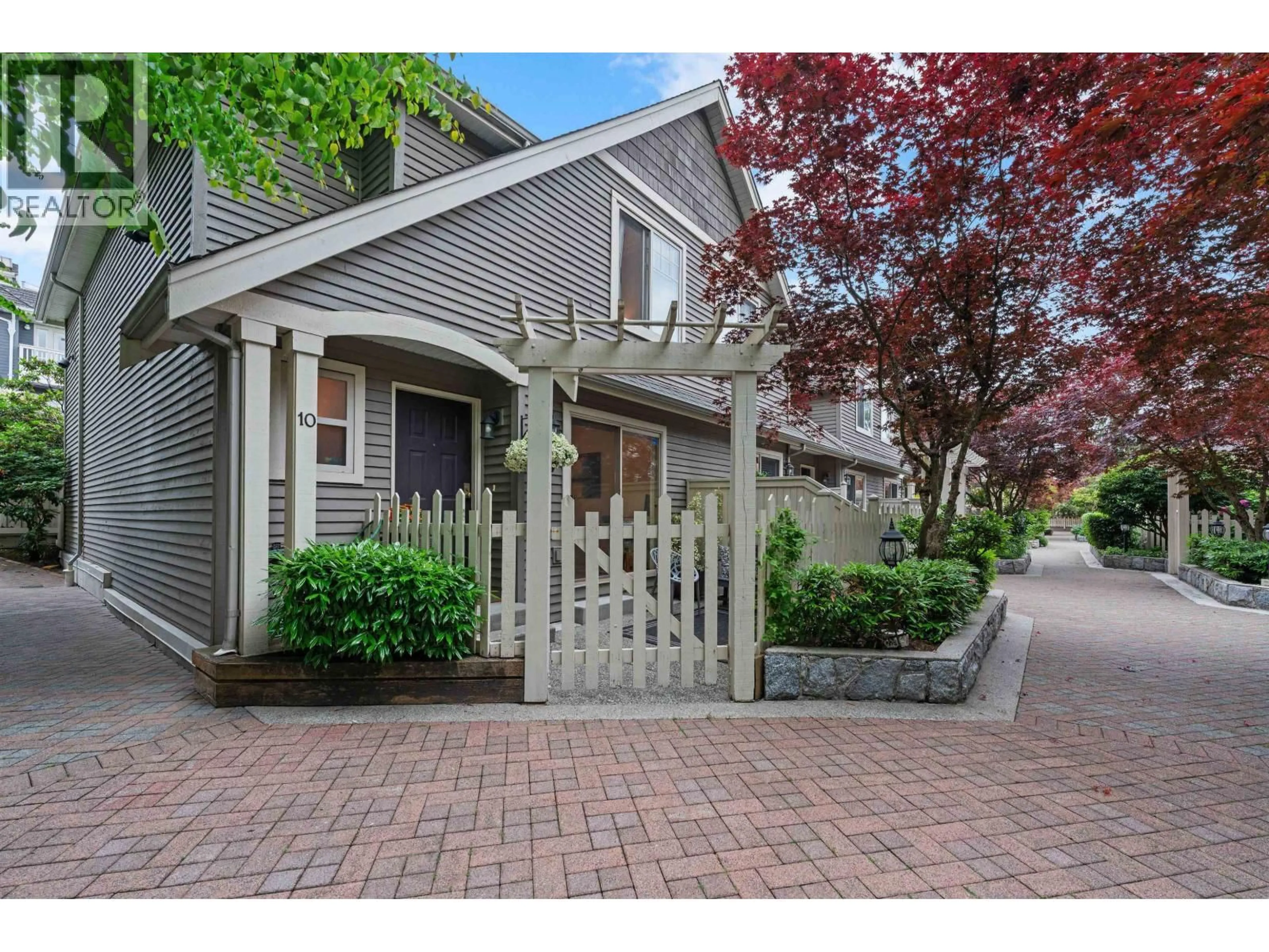 Unknown for 10 - 222 5TH STREET, North Vancouver British Columbia V7L1L7