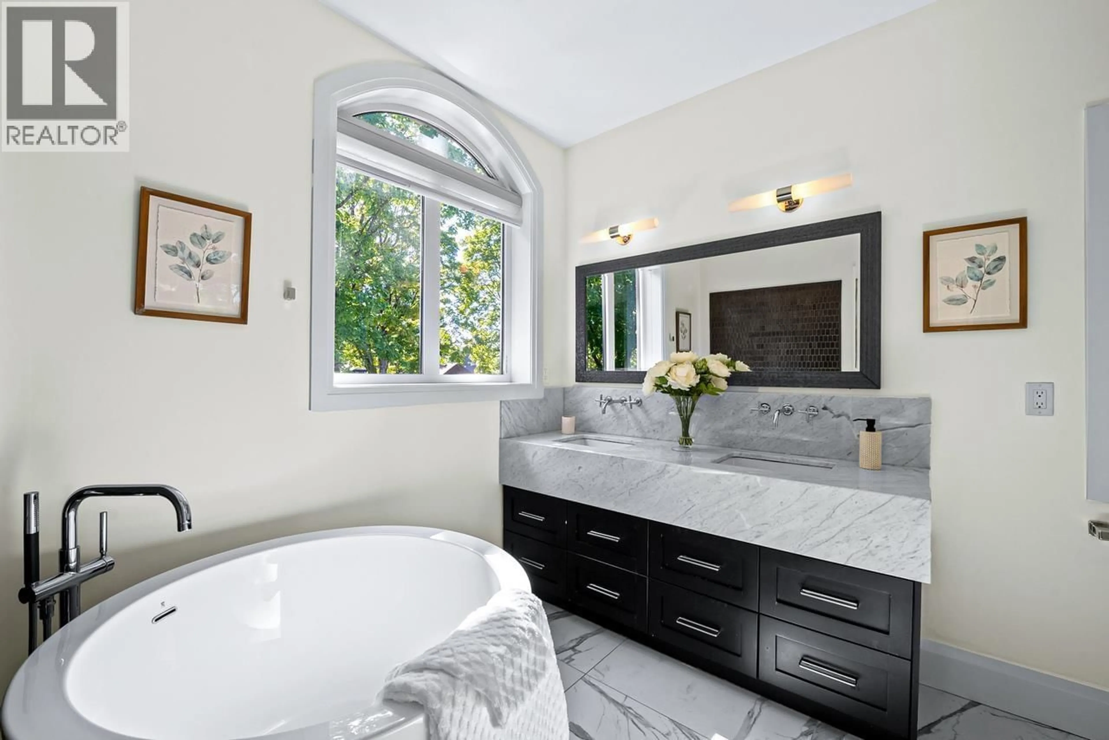 Contemporary bathroom, ceramic/tile floor for 2765 15TH AVENUE, Vancouver British Columbia V6K2Z7