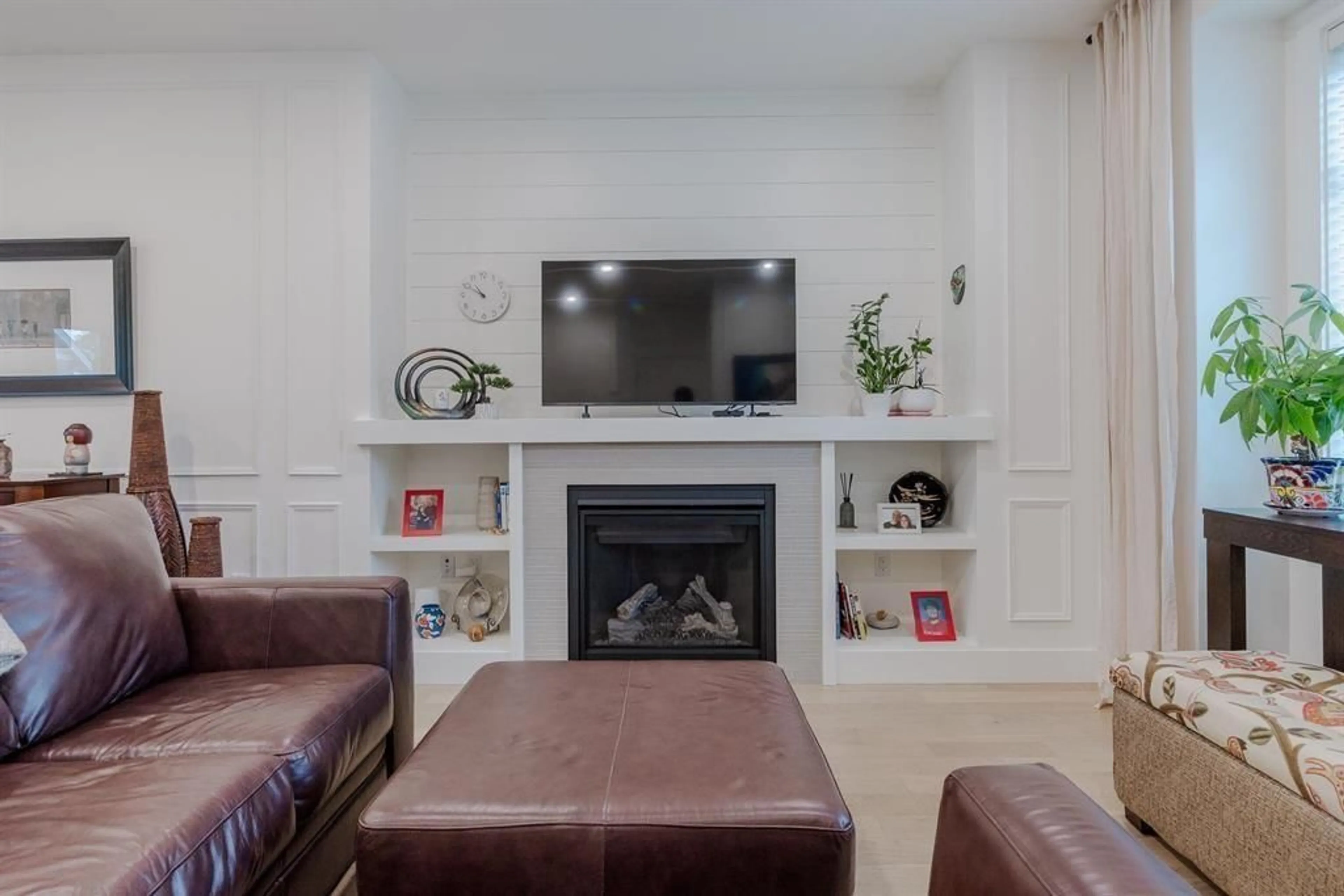 Living room with furniture, unknown for 3 - 34121 GEORGE FERGUSON, Abbotsford British Columbia V2S0K4