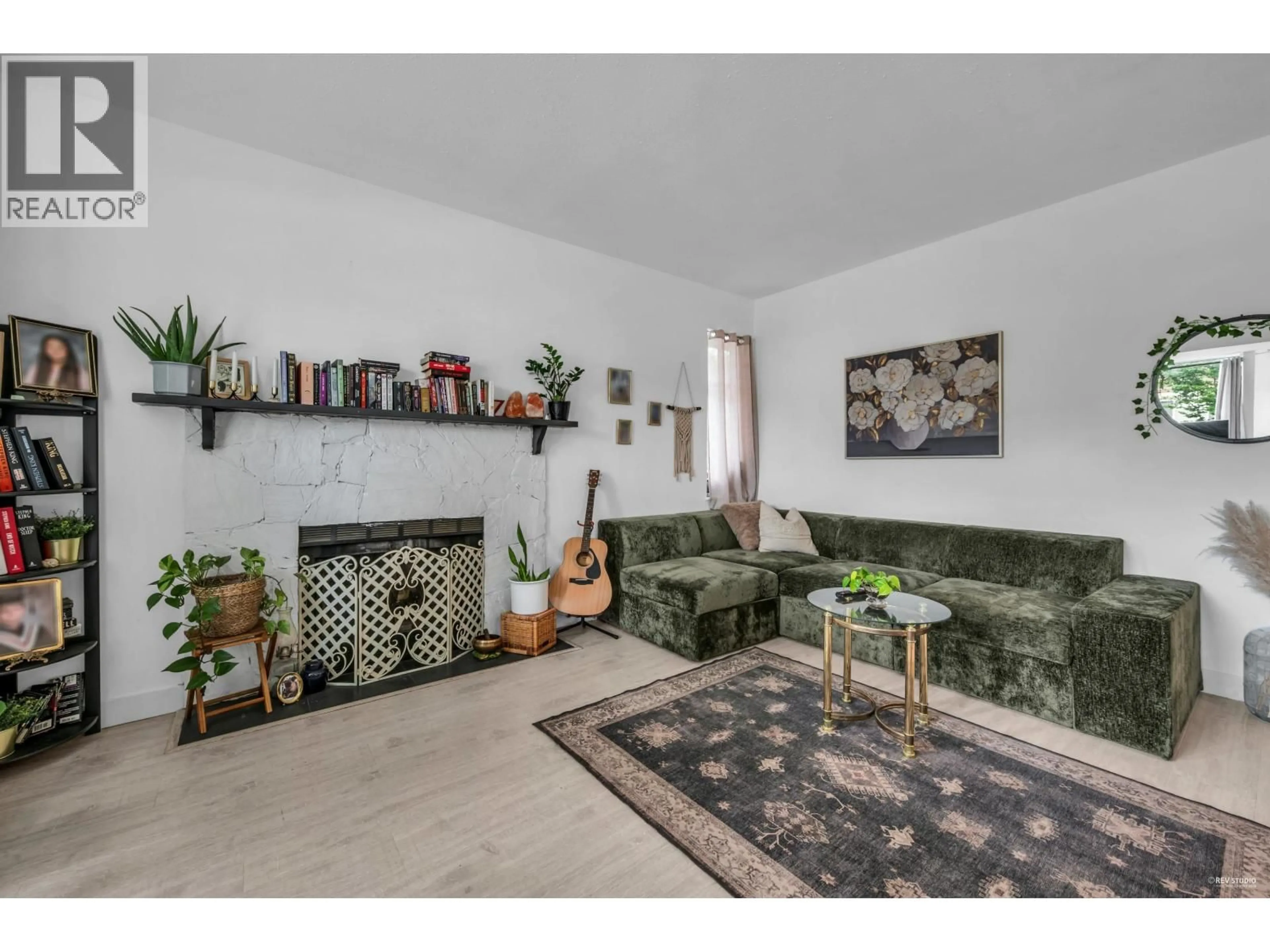 Living room with furniture, unknown for 22641 KENDRICK LOOP, Maple Ridge British Columbia V2X8Y9