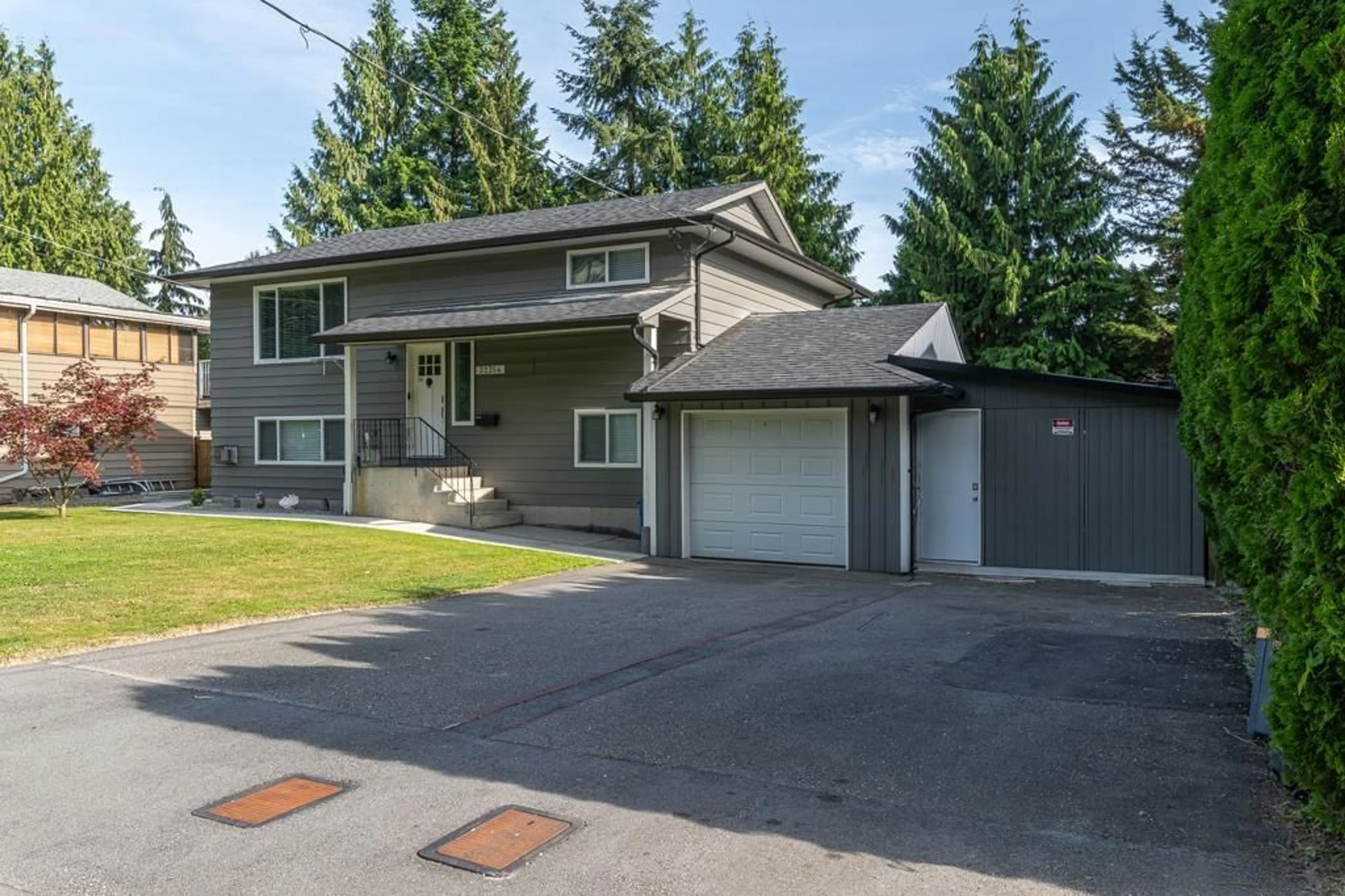 A pic from outside/outdoor area/front of a property/back of a property/a pic from drone, street for 32354 14TH, Mission British Columbia V2V2N7