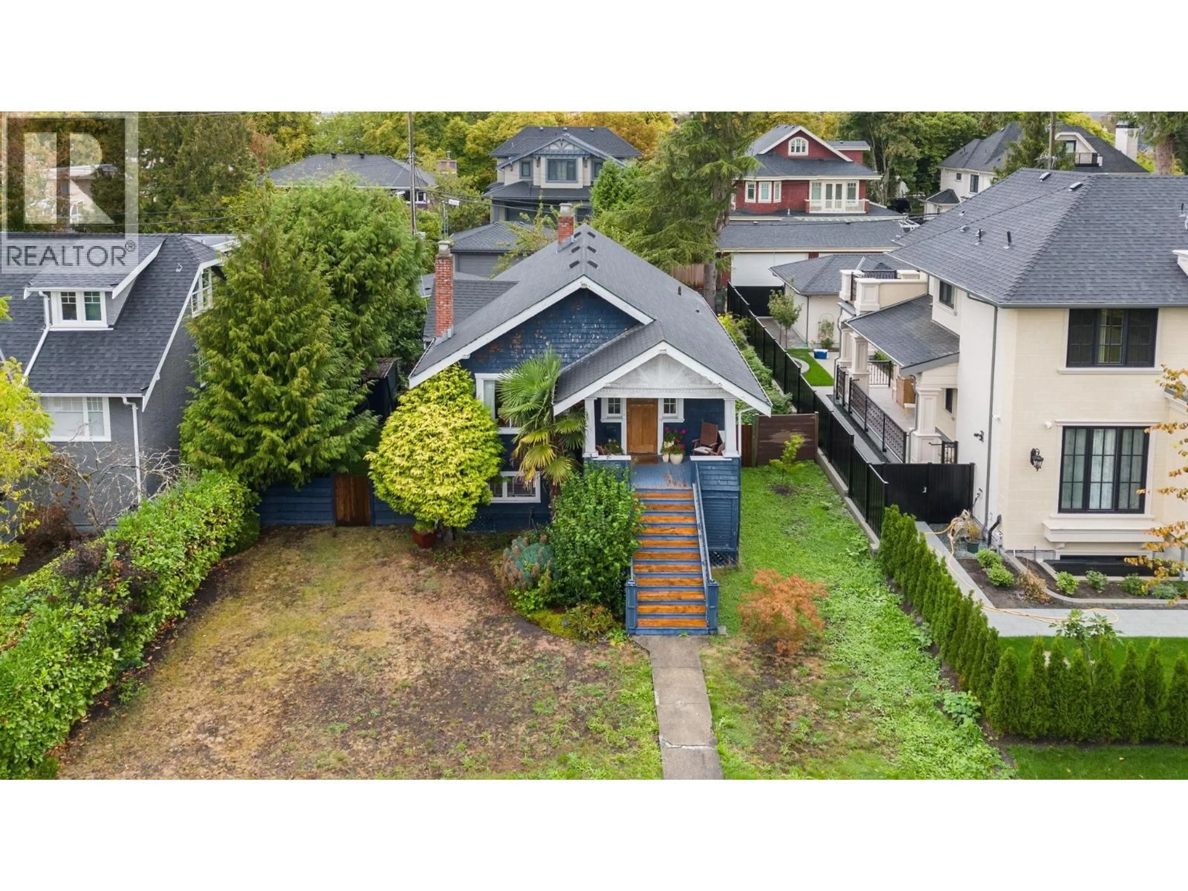 A pic from outside/outdoor area/front of a property/back of a property/a pic from drone, street for 2027 44TH AVENUE, Vancouver British Columbia V6M2G1