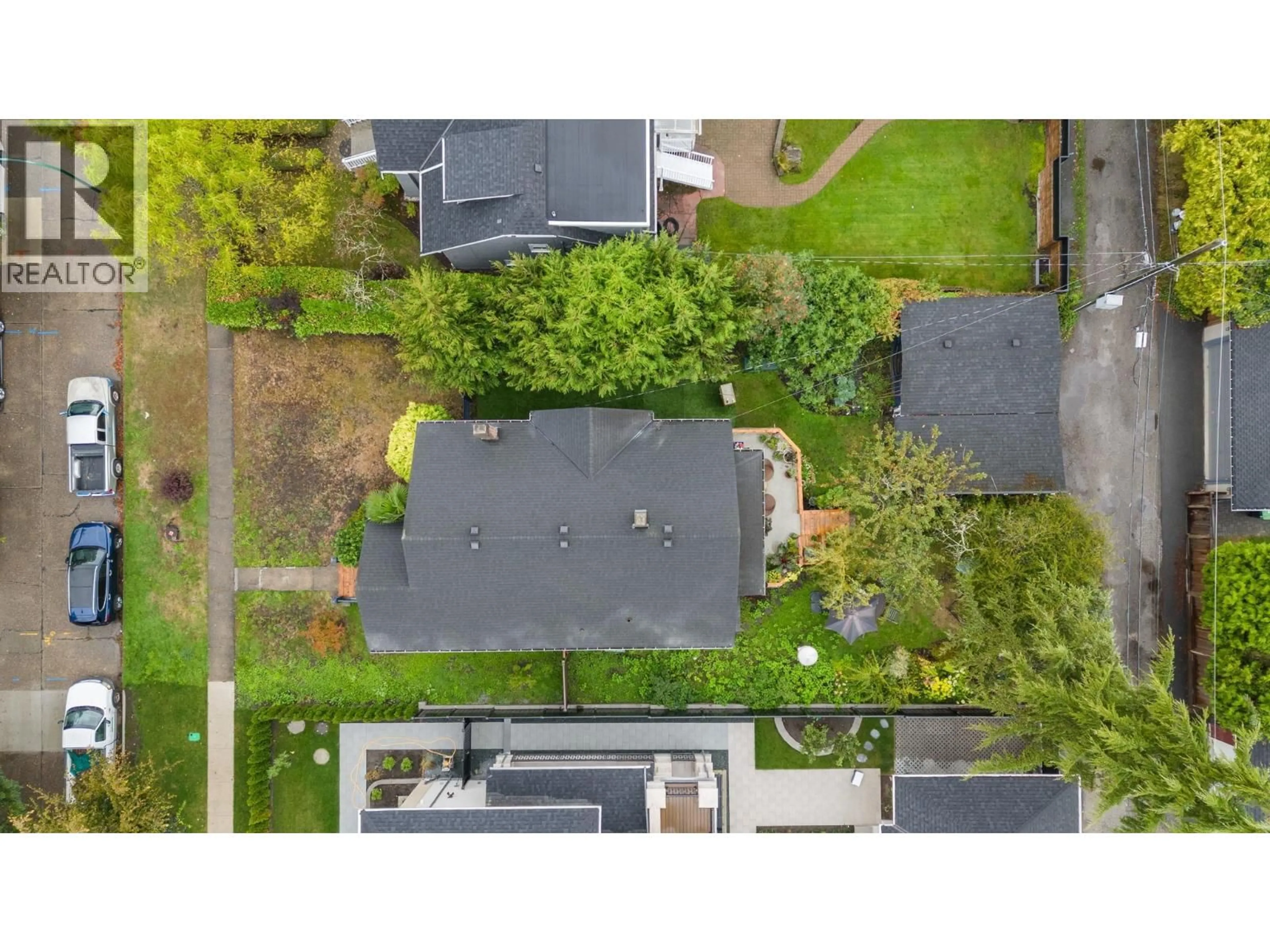 A pic from outside/outdoor area/front of a property/back of a property/a pic from drone, street for 2027 44TH AVENUE, Vancouver British Columbia V6M2G1