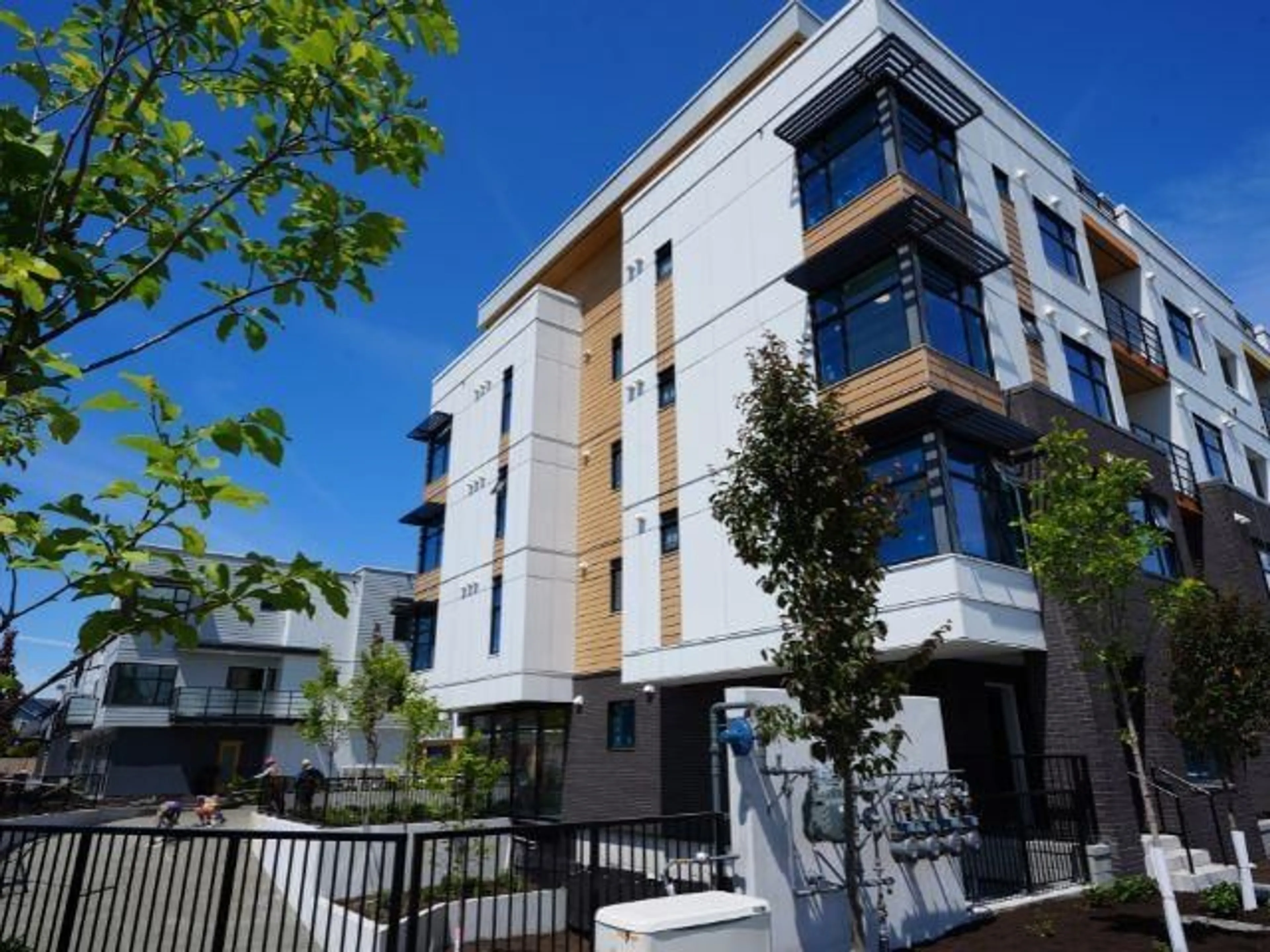 A pic from outside/outdoor area/front of a property/back of a property/a pic from drone, building for 509 - 163 175A, Surrey British Columbia V3S9S4