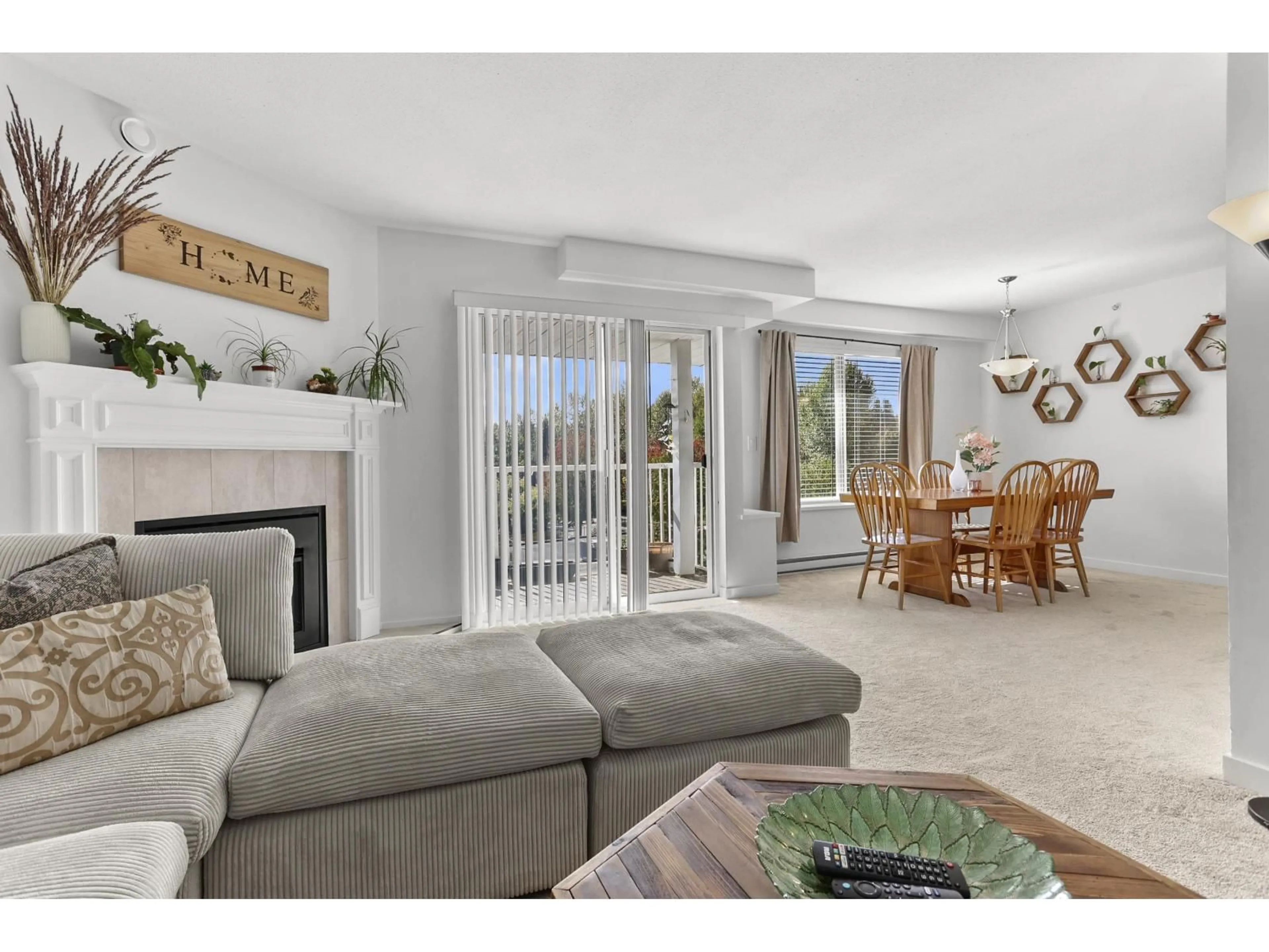Living room with furniture, unknown for 306 - 7265 HAIG, Mission British Columbia V2V6N3