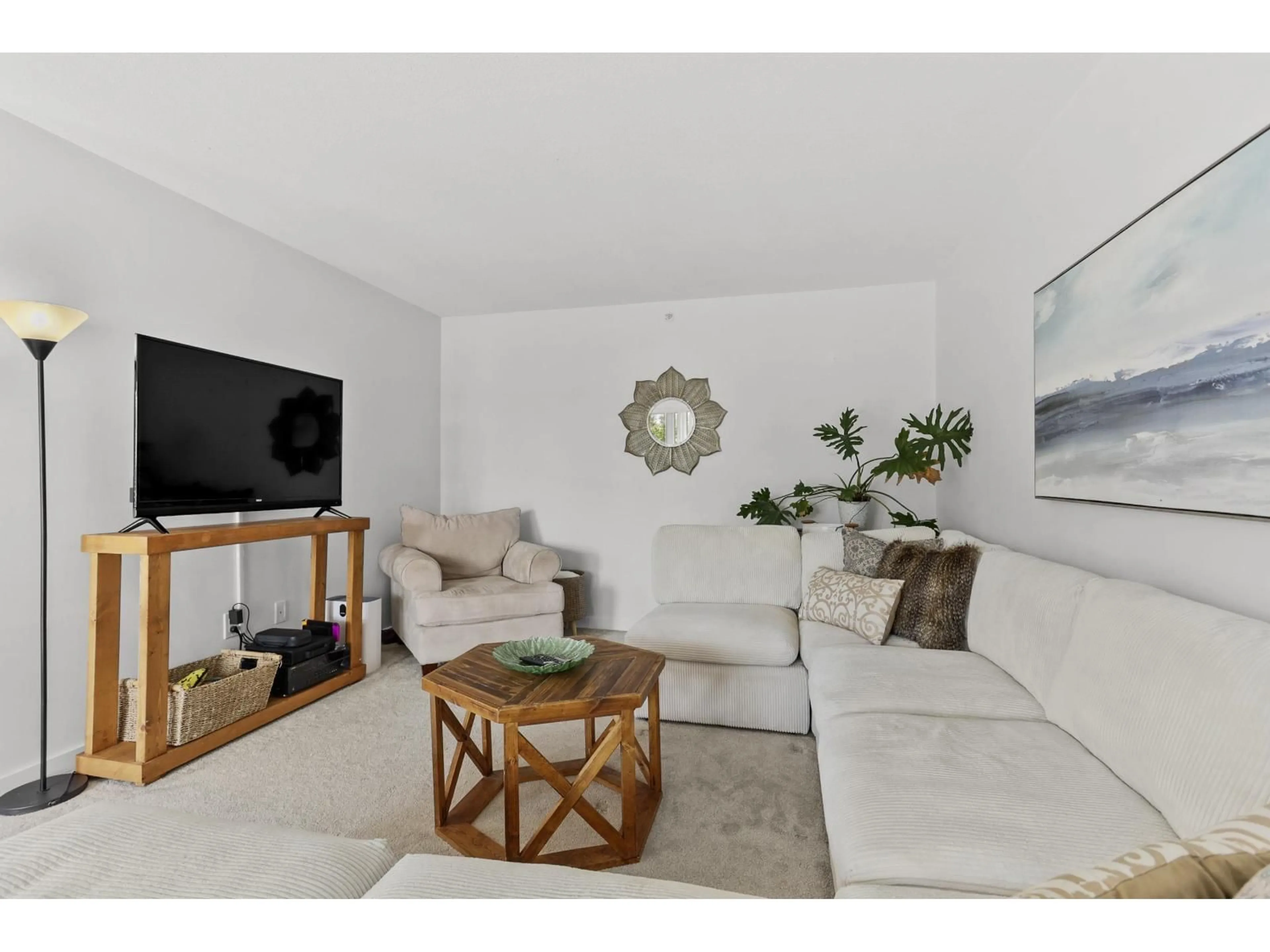 Living room with furniture, unknown for 306 - 7265 HAIG, Mission British Columbia V2V6N3