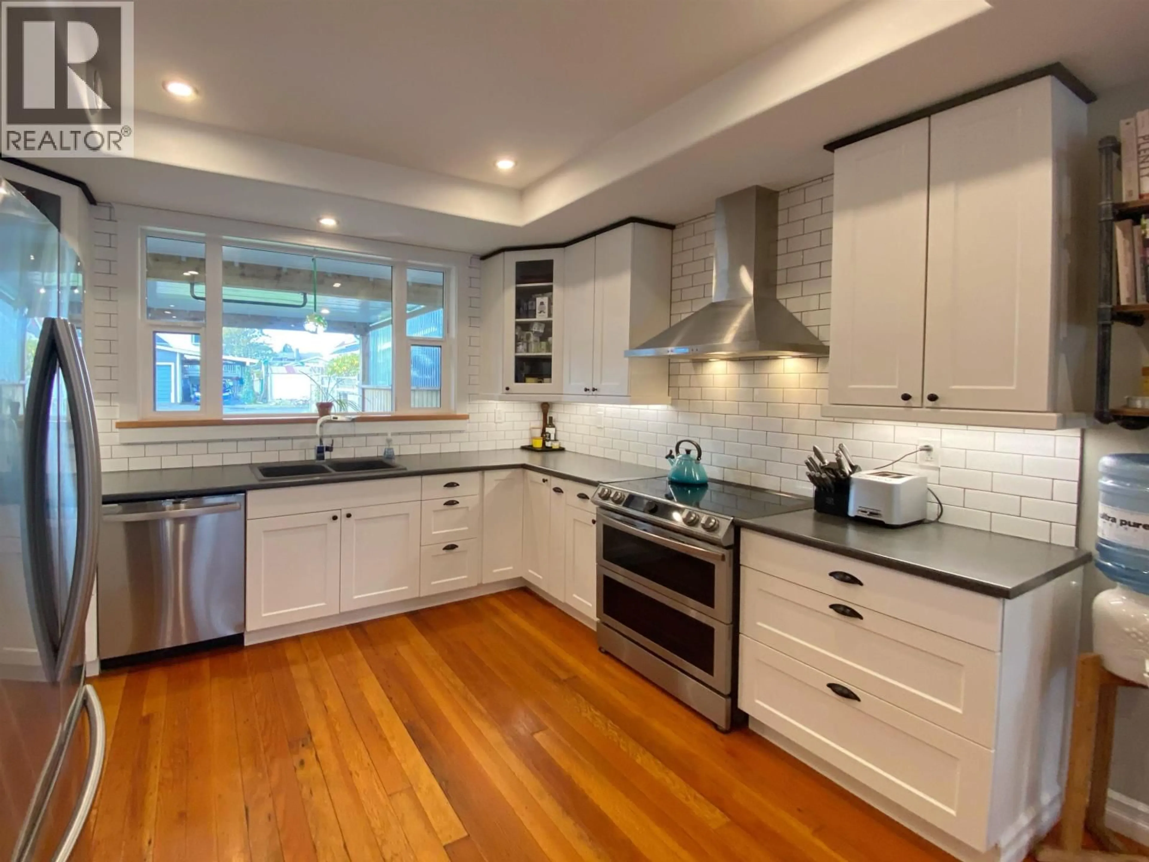 Contemporary kitchen, unknown for 523 7TH AVENUE, Prince Rupert British Columbia V8J2J4