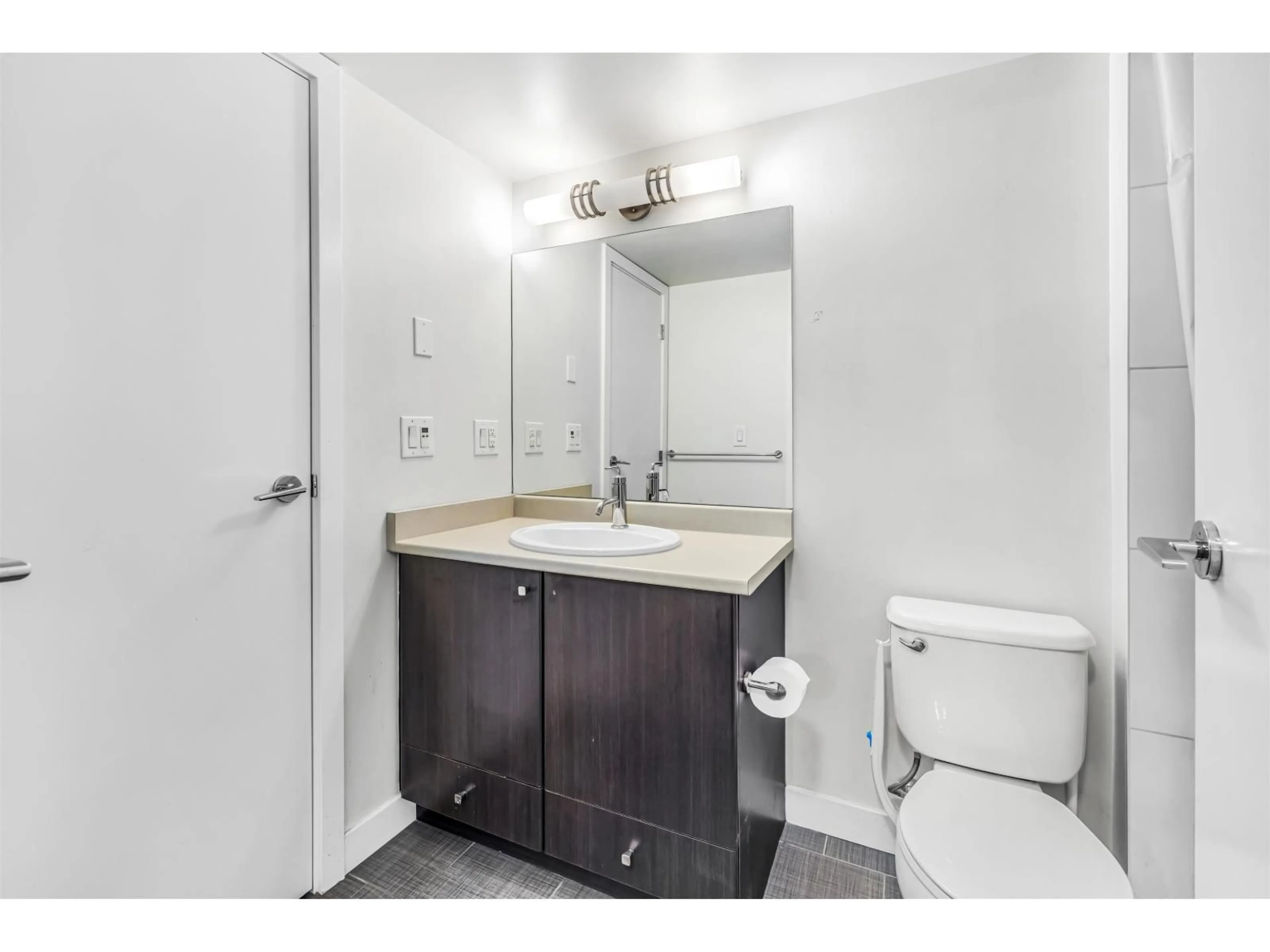 Standard bathroom, unknown for 202 - 13740 75A, Surrey British Columbia V3W0E8