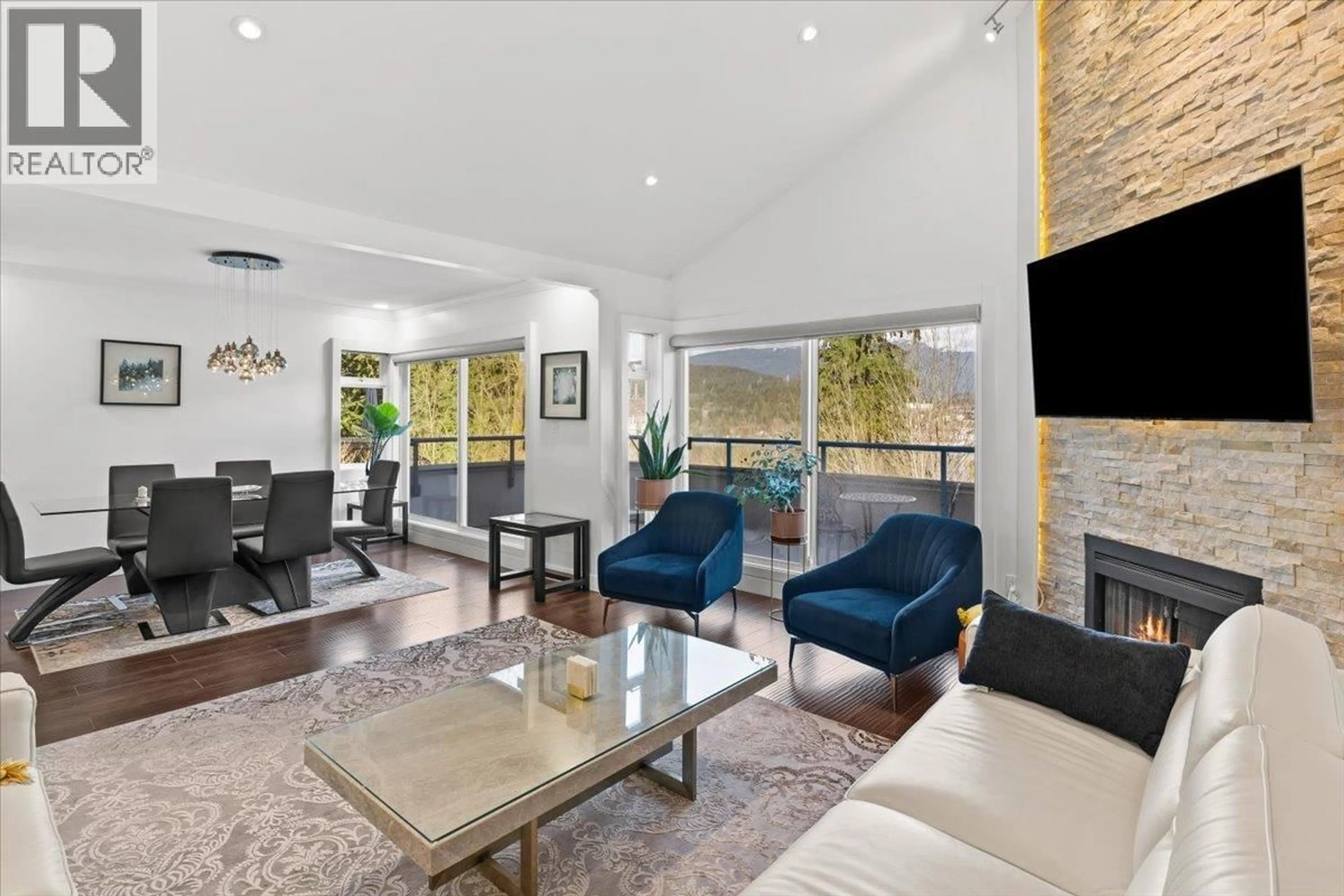 Living room with furniture, unknown for 62 SHORELINE CIRCLE, Port Moody British Columbia V3N0H1