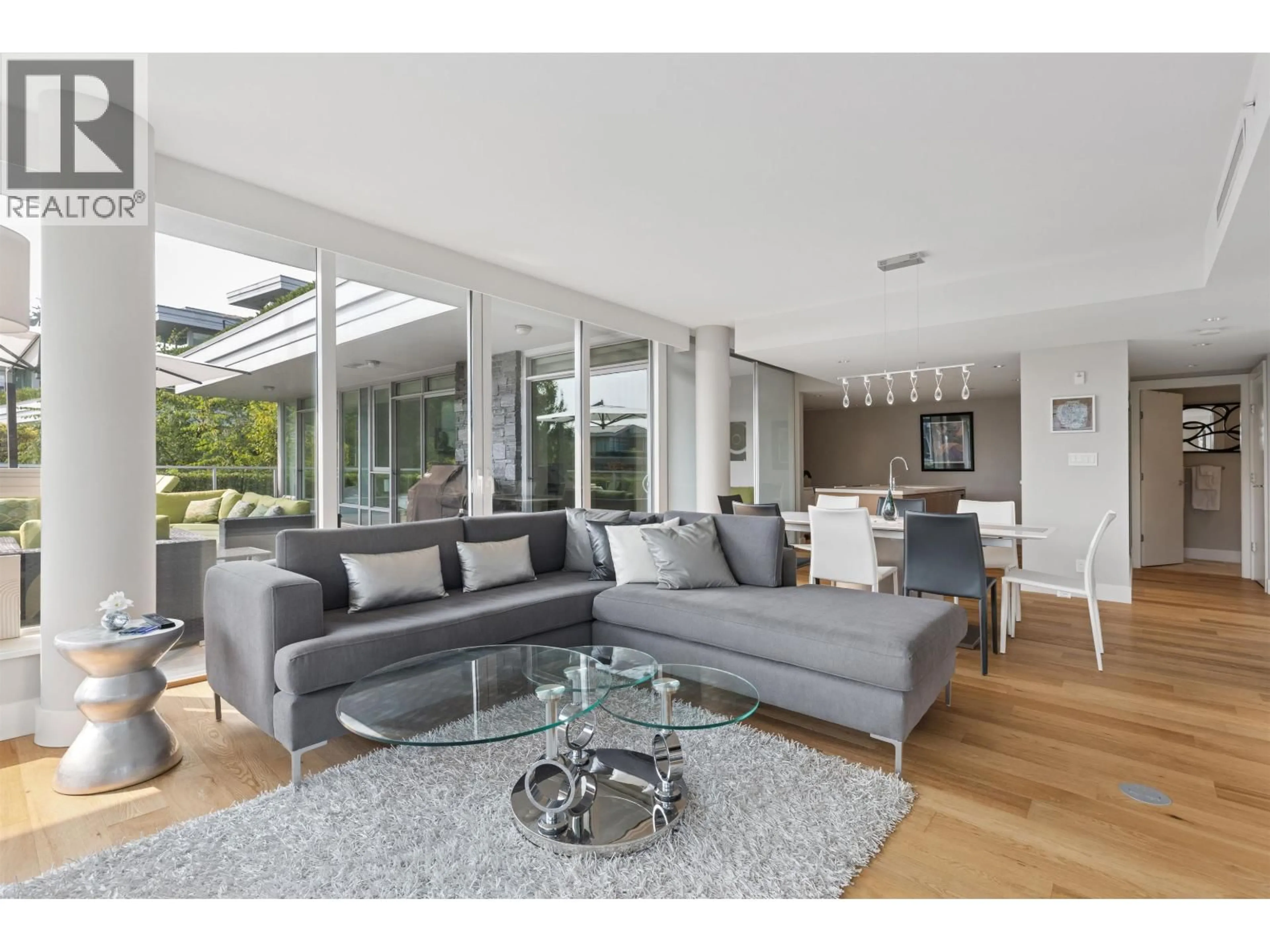 Living room with furniture, unknown for 201 - 908 KEITH ROAD, West Vancouver British Columbia V7T1M3