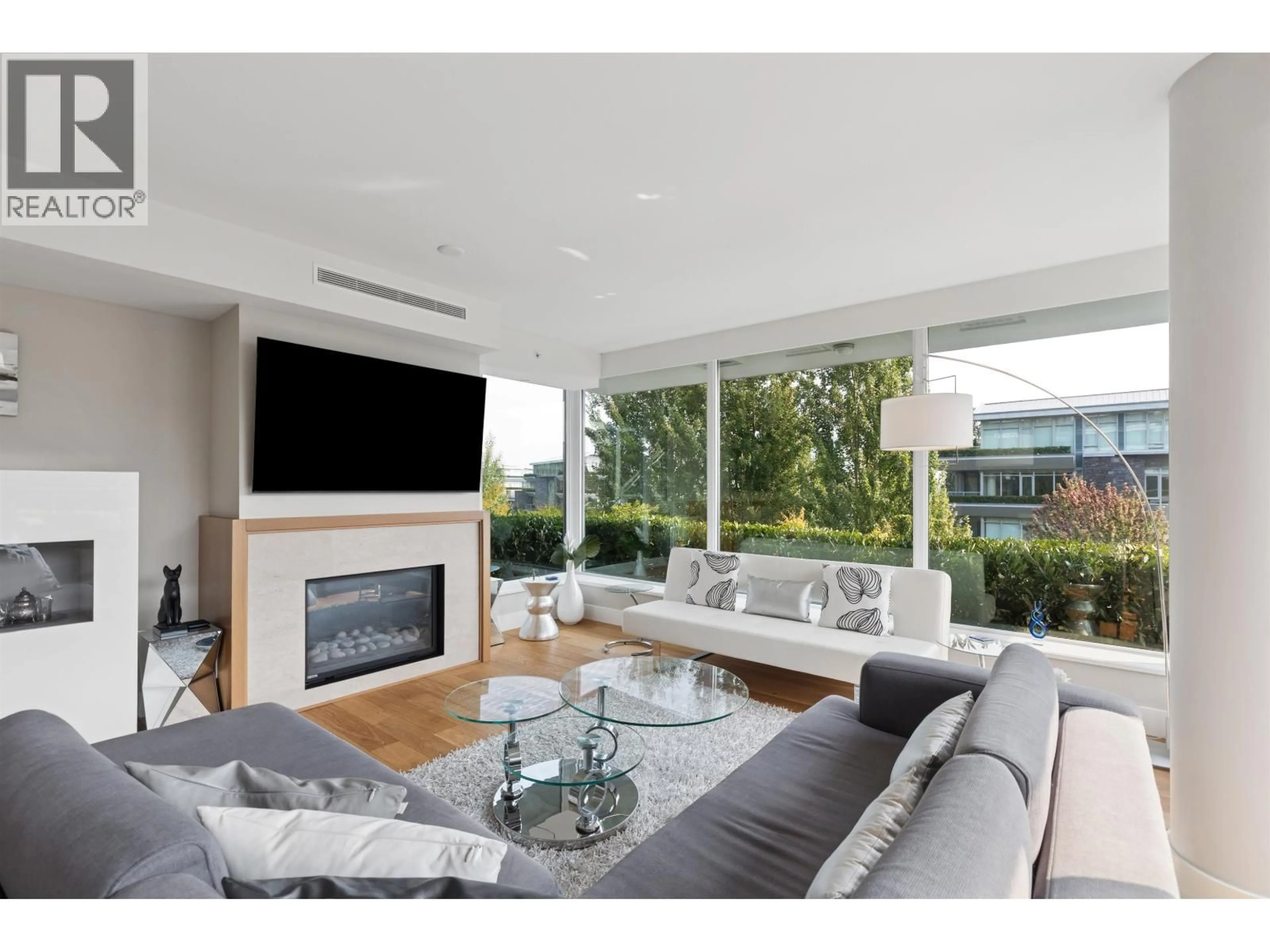 Living room with furniture, unknown for 201 - 908 KEITH ROAD, West Vancouver British Columbia V7T1M3