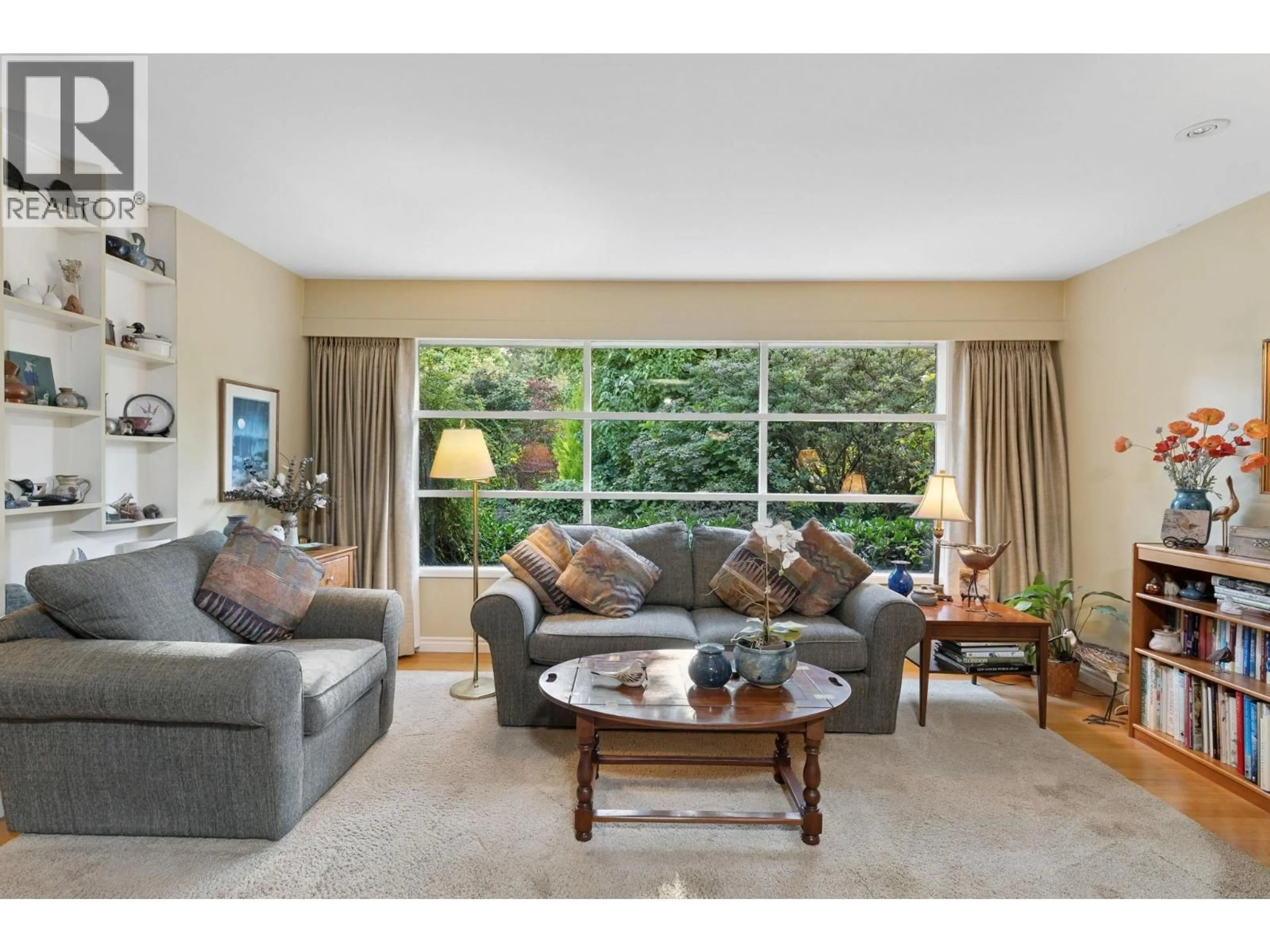 Living room with furniture, unknown for 2658 NEWMARKET DRIVE, North Vancouver British Columbia V7R2T4