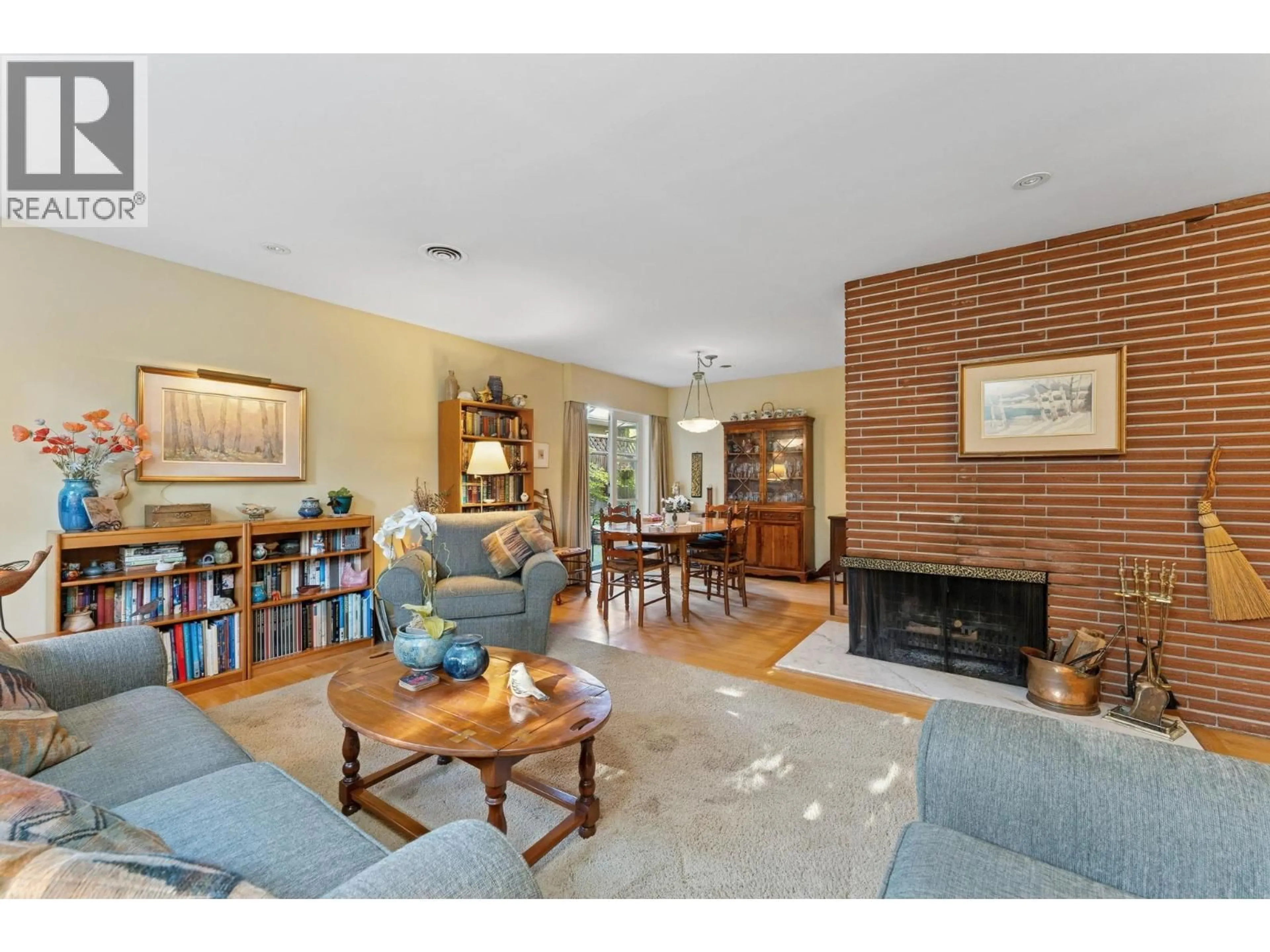 Living room with furniture, unknown for 2658 NEWMARKET DRIVE, North Vancouver British Columbia V7R2T4