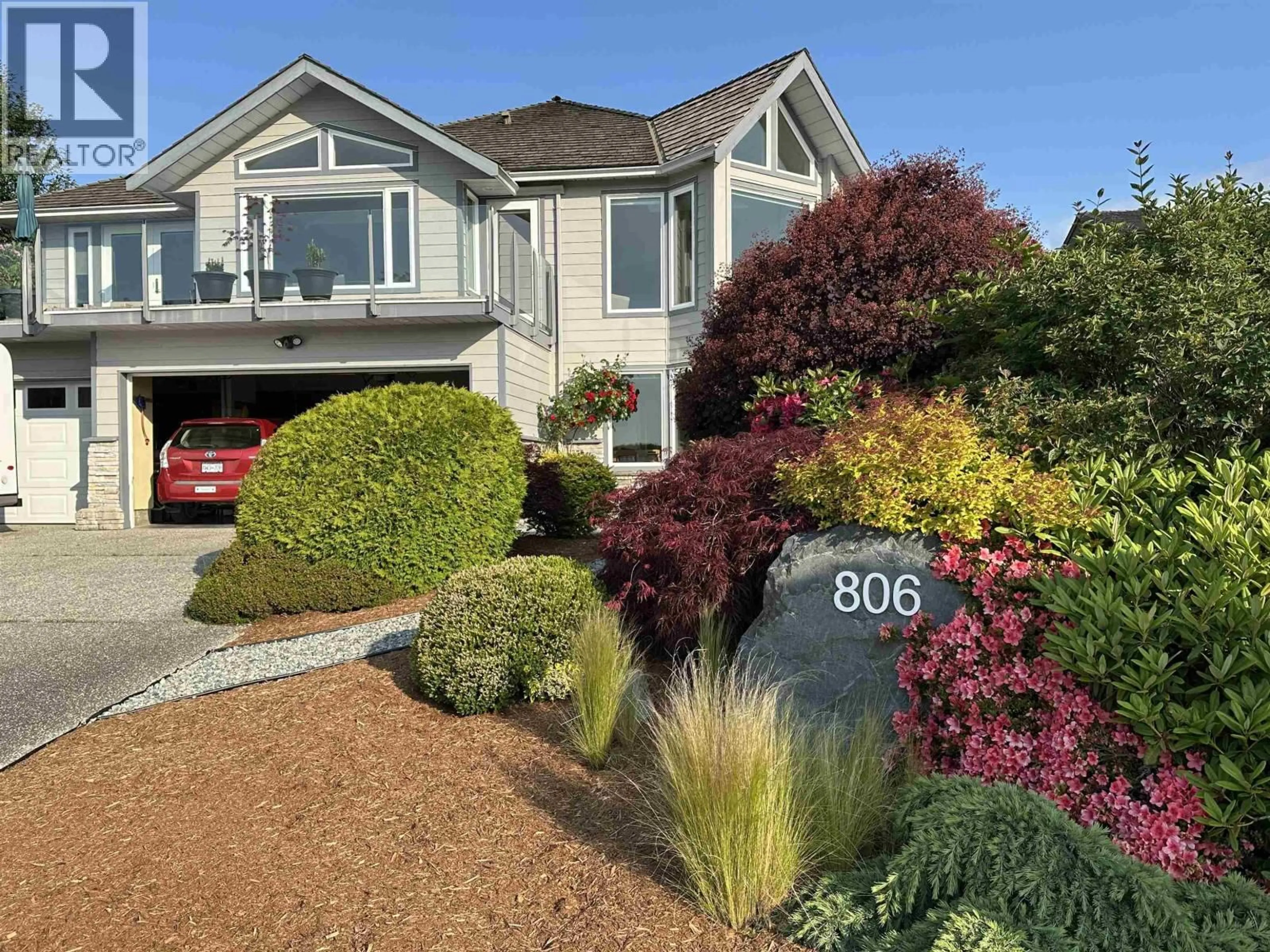 Home with vinyl exterior material, street for 806 OCEANMOUNT BOULEVARD, Gibsons British Columbia V0N1V8