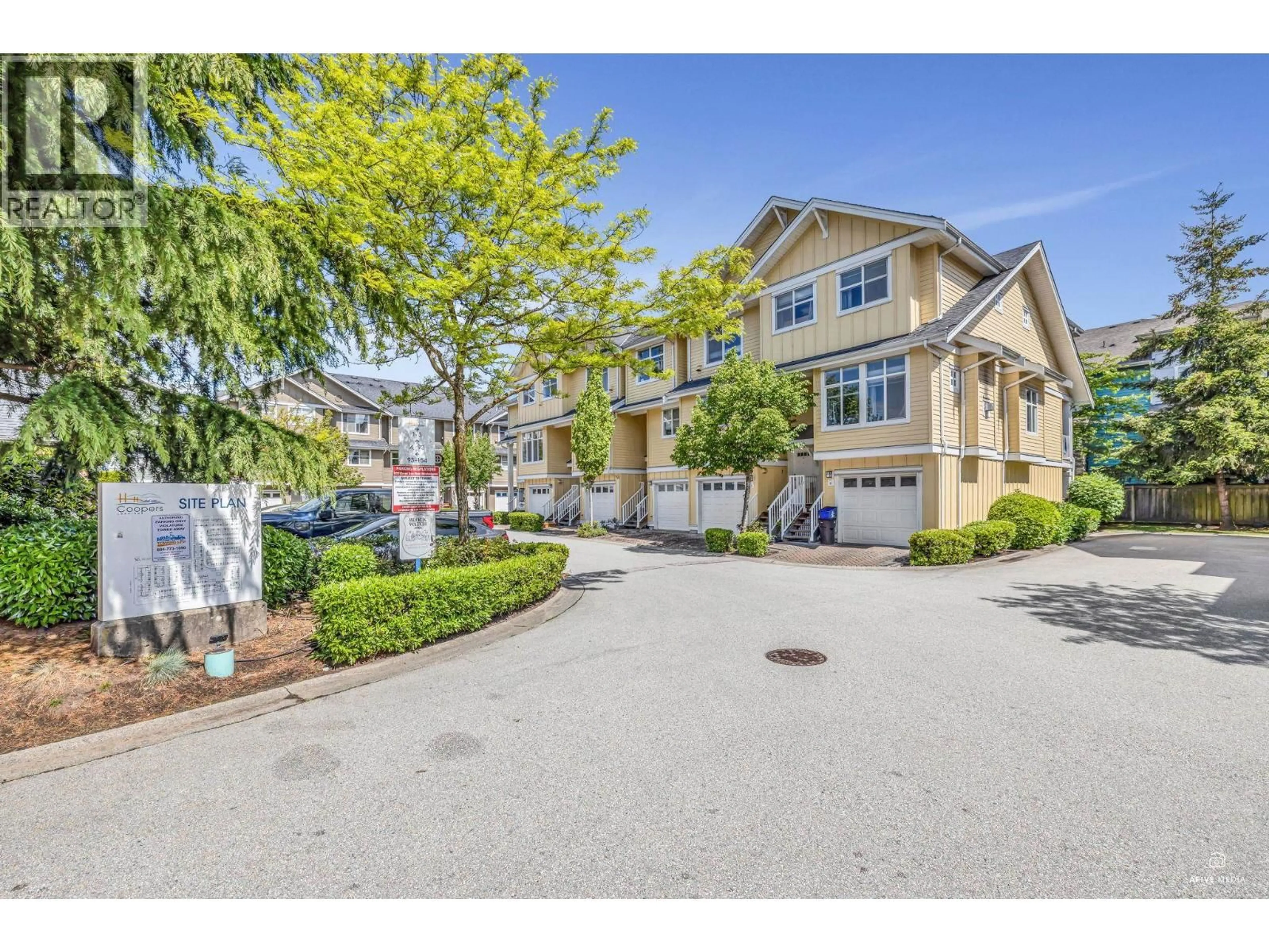 A pic from outside/outdoor area/front of a property/back of a property/a pic from drone, street for 8 - 935 EWEN AVENUE, New Westminster British Columbia V3M0A1