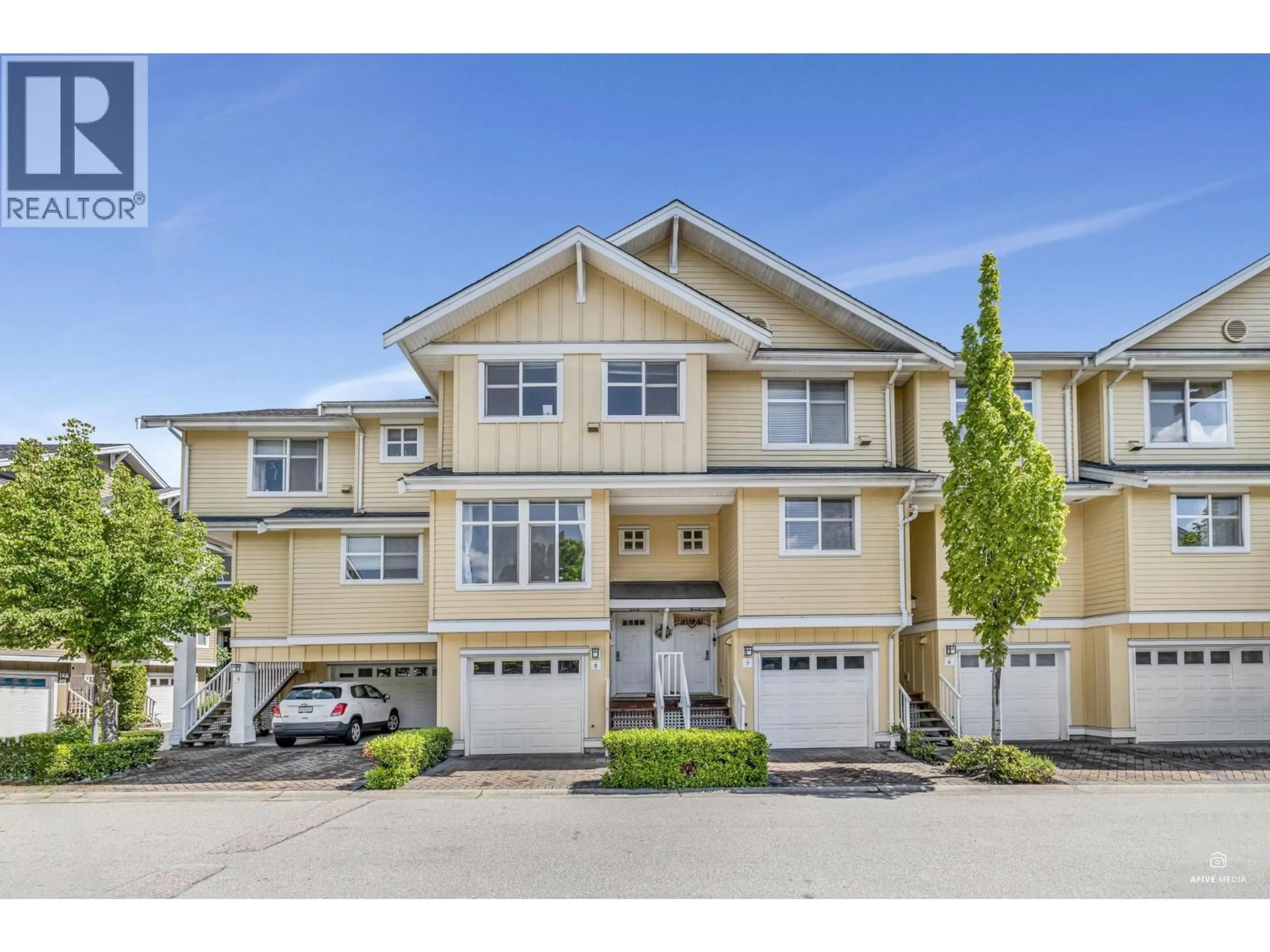 Home with vinyl exterior material, street for 8 - 935 EWEN AVENUE, New Westminster British Columbia V3M0A1