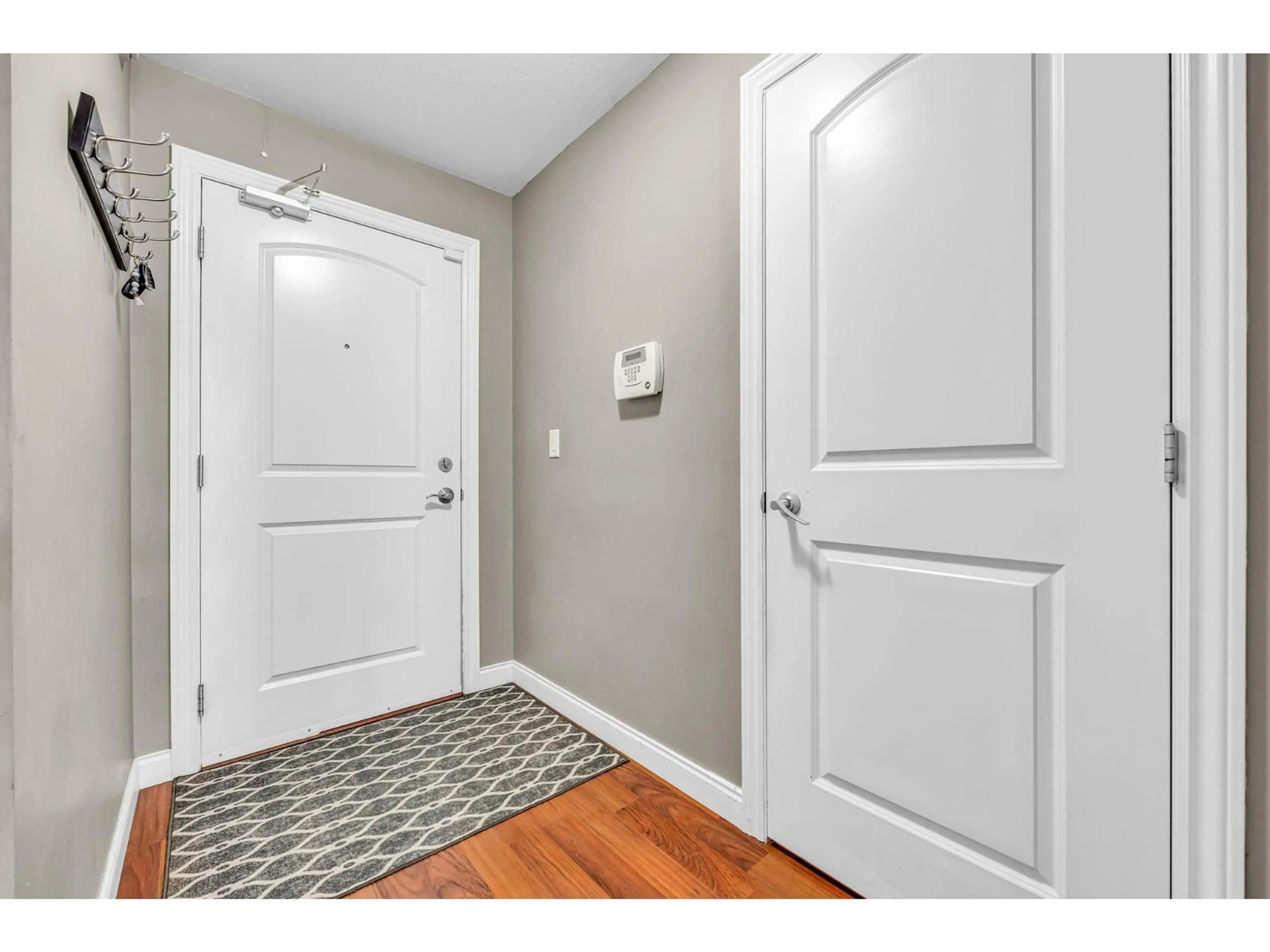 Indoor entryway for 202 - 19939 55A, Langley British Columbia V3A3X4