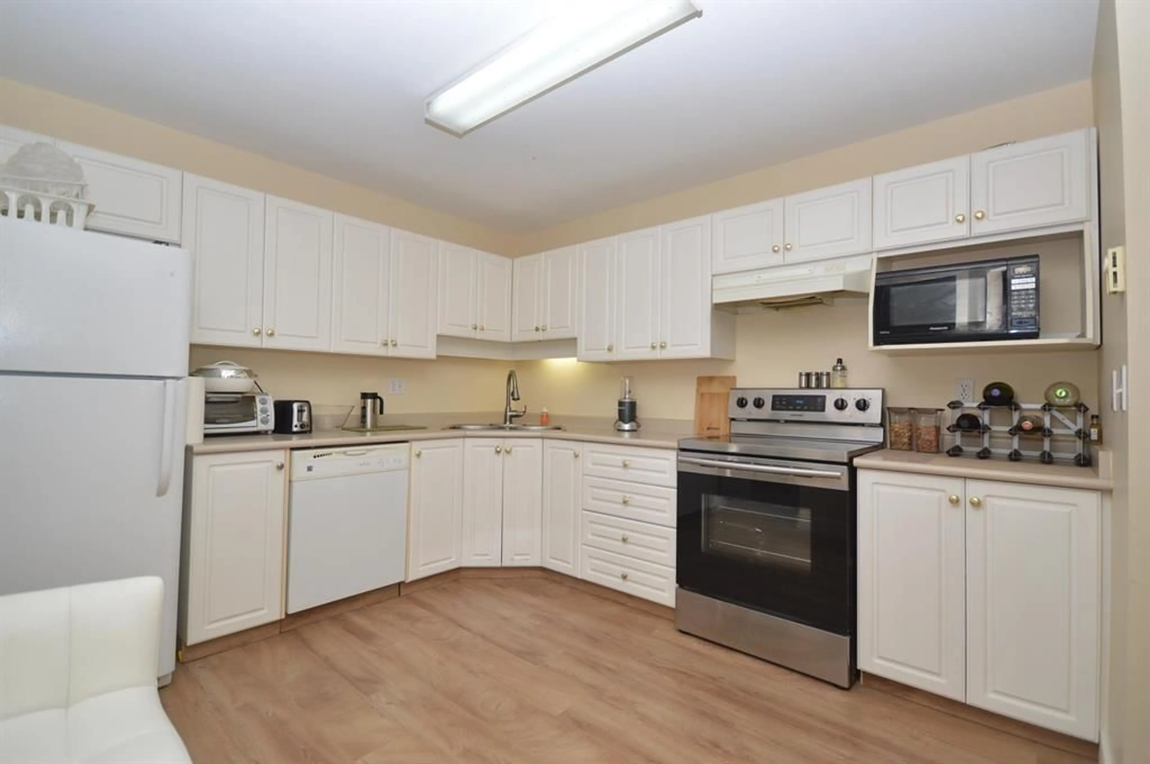 Standard kitchen, unknown for 202 - 31831 PEARDONVILLE, Abbotsford British Columbia V2T1L5