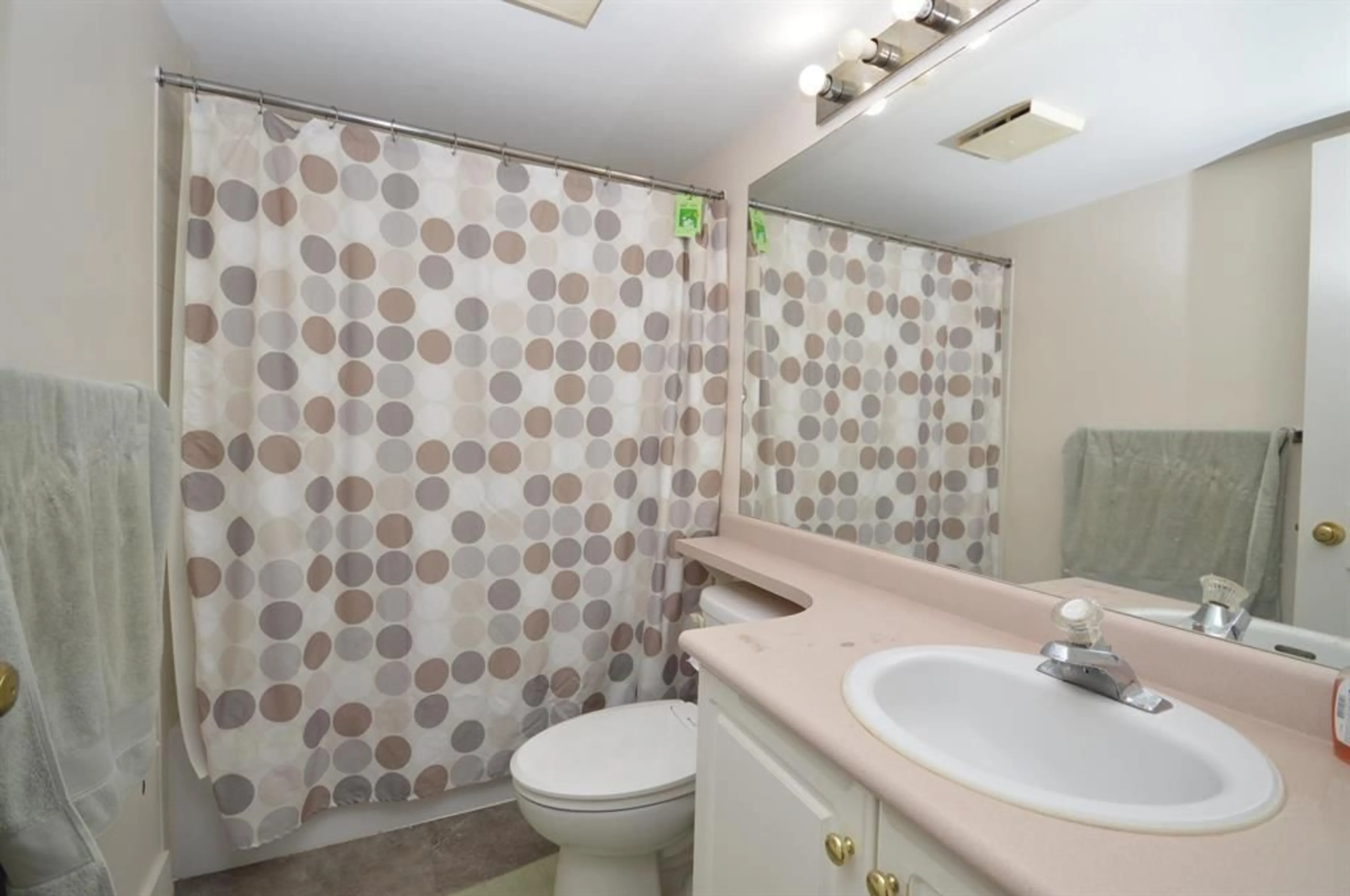 Standard bathroom, unknown for 202 - 31831 PEARDONVILLE, Abbotsford British Columbia V2T1L5