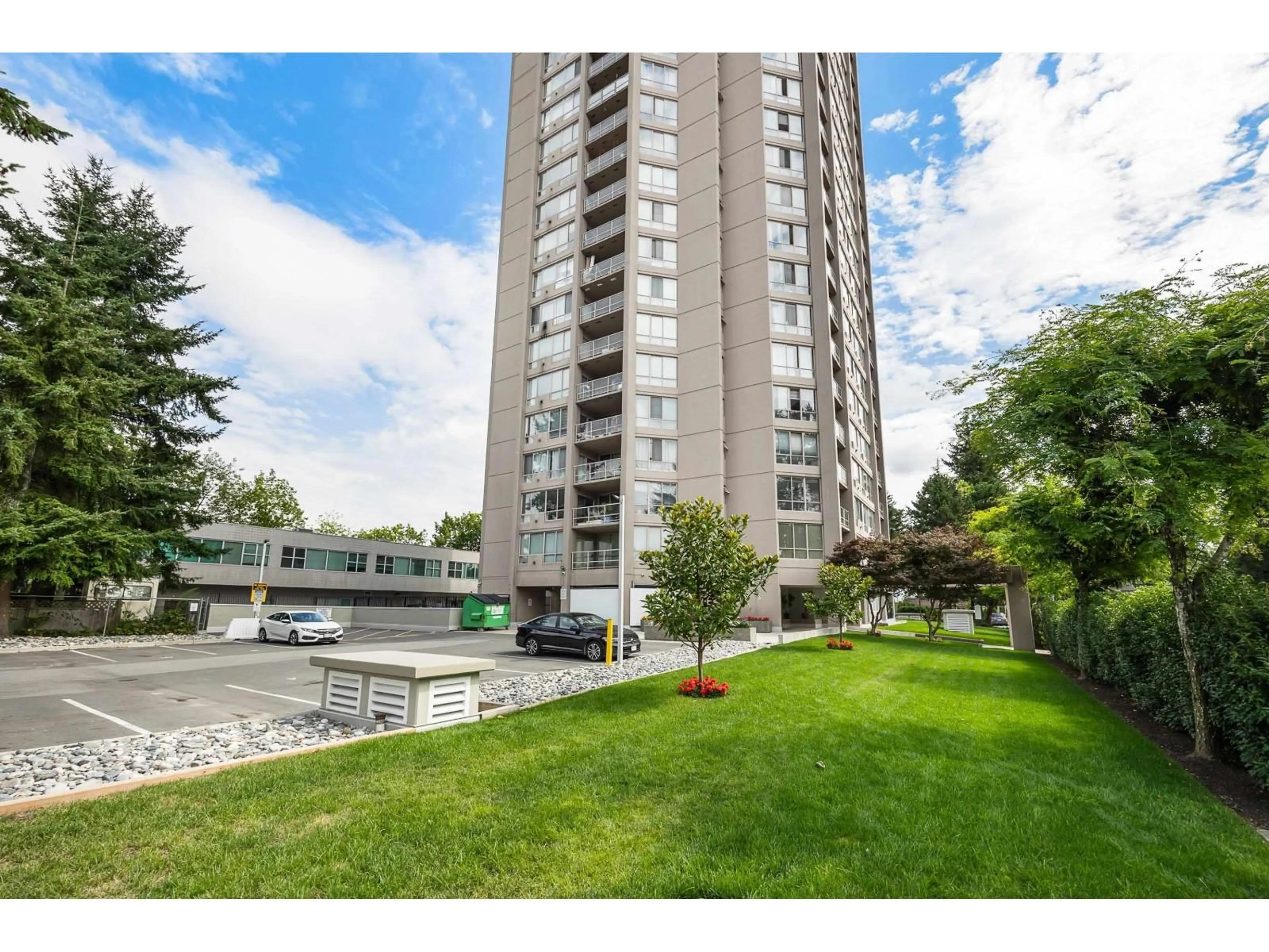 Patio, water/lake/river/ocean view for 1306 - 14881 103A, Surrey British Columbia V3R0M5