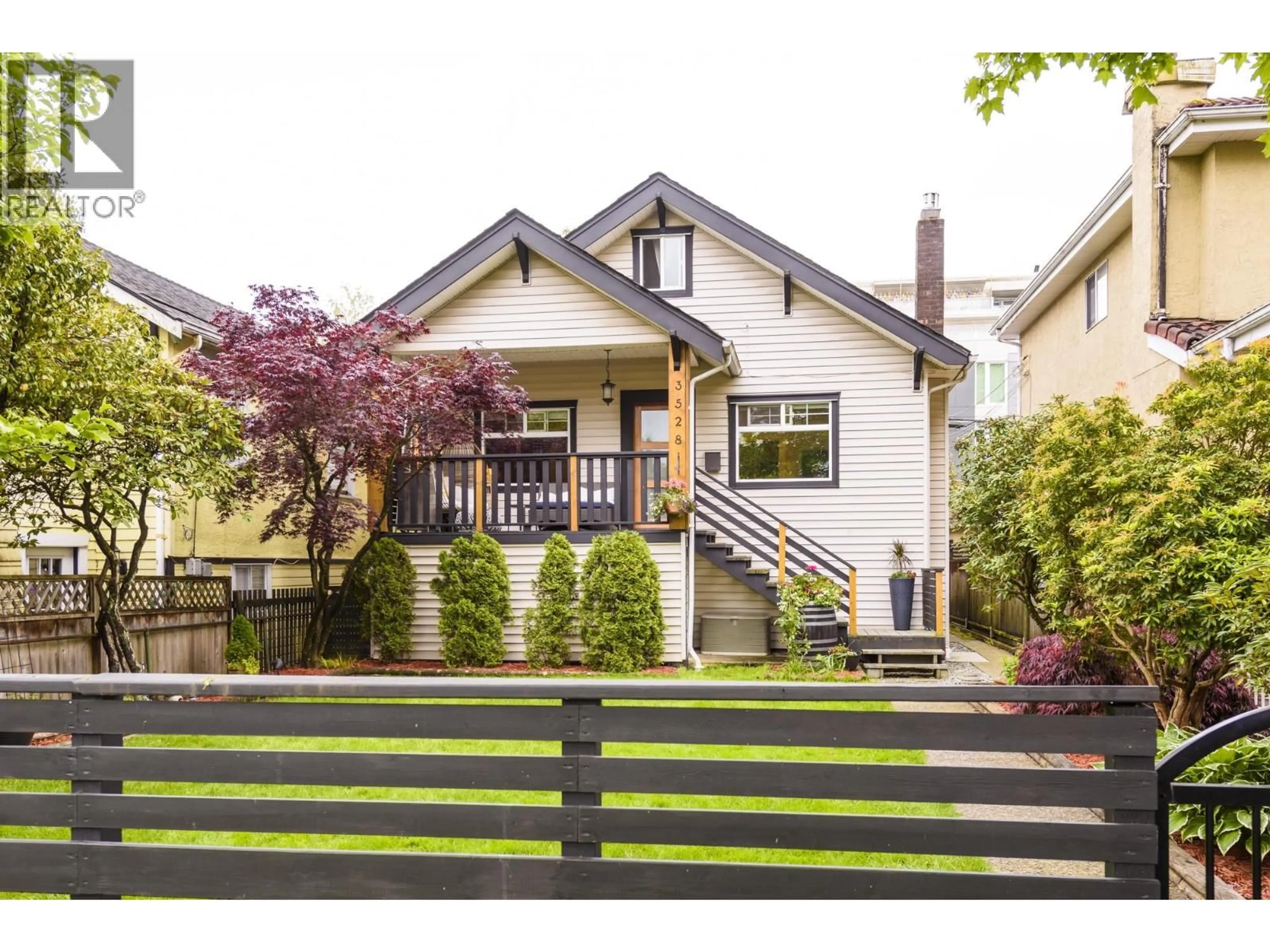 Home with vinyl exterior material, street for 3528 FRANKLIN STREET, Vancouver British Columbia V5K1Y5