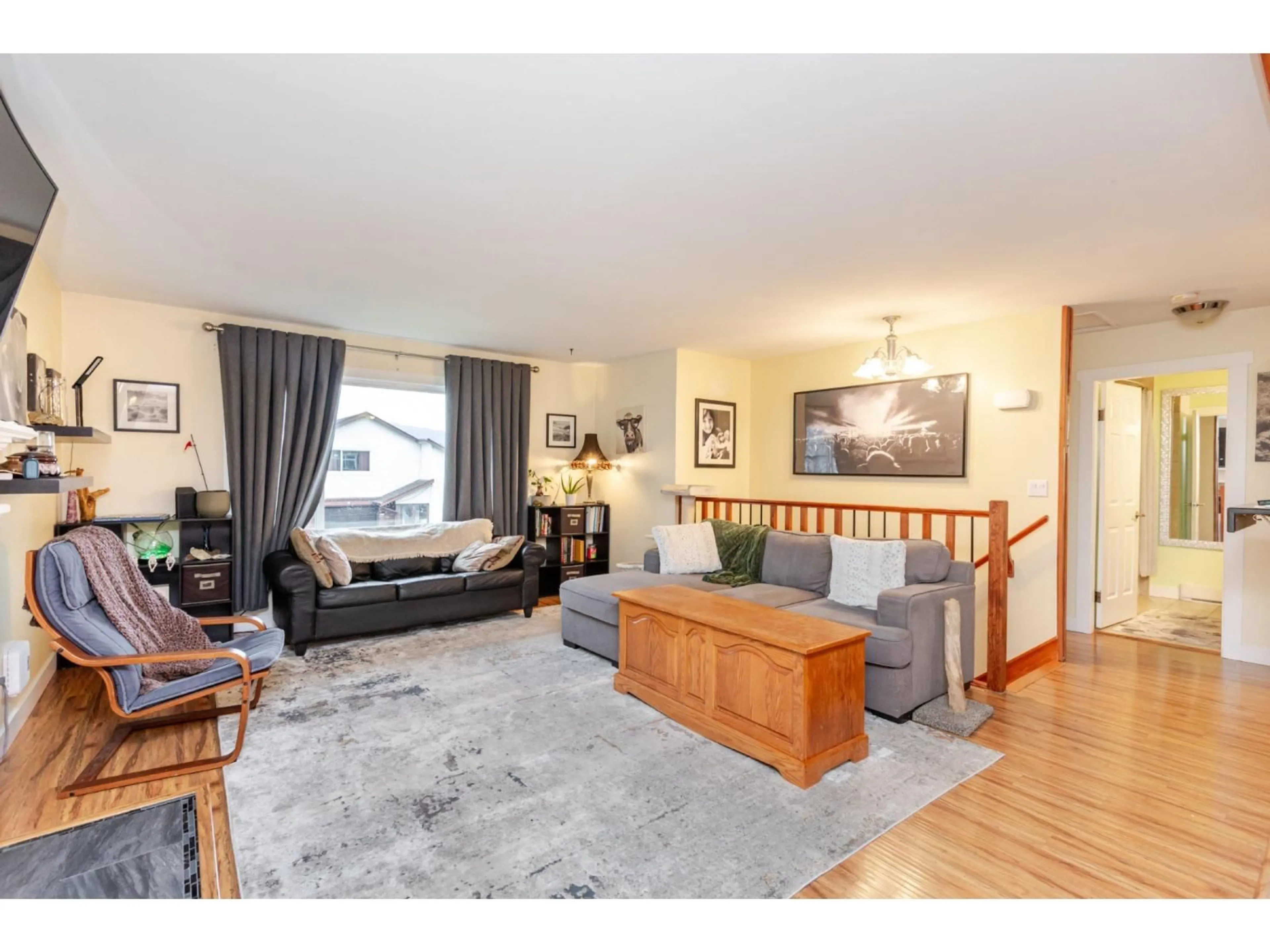 Living room with furniture, wood/laminate floor for 8558 MCCUTCHEON AVENUE, Chilliwack British Columbia V2P7K7