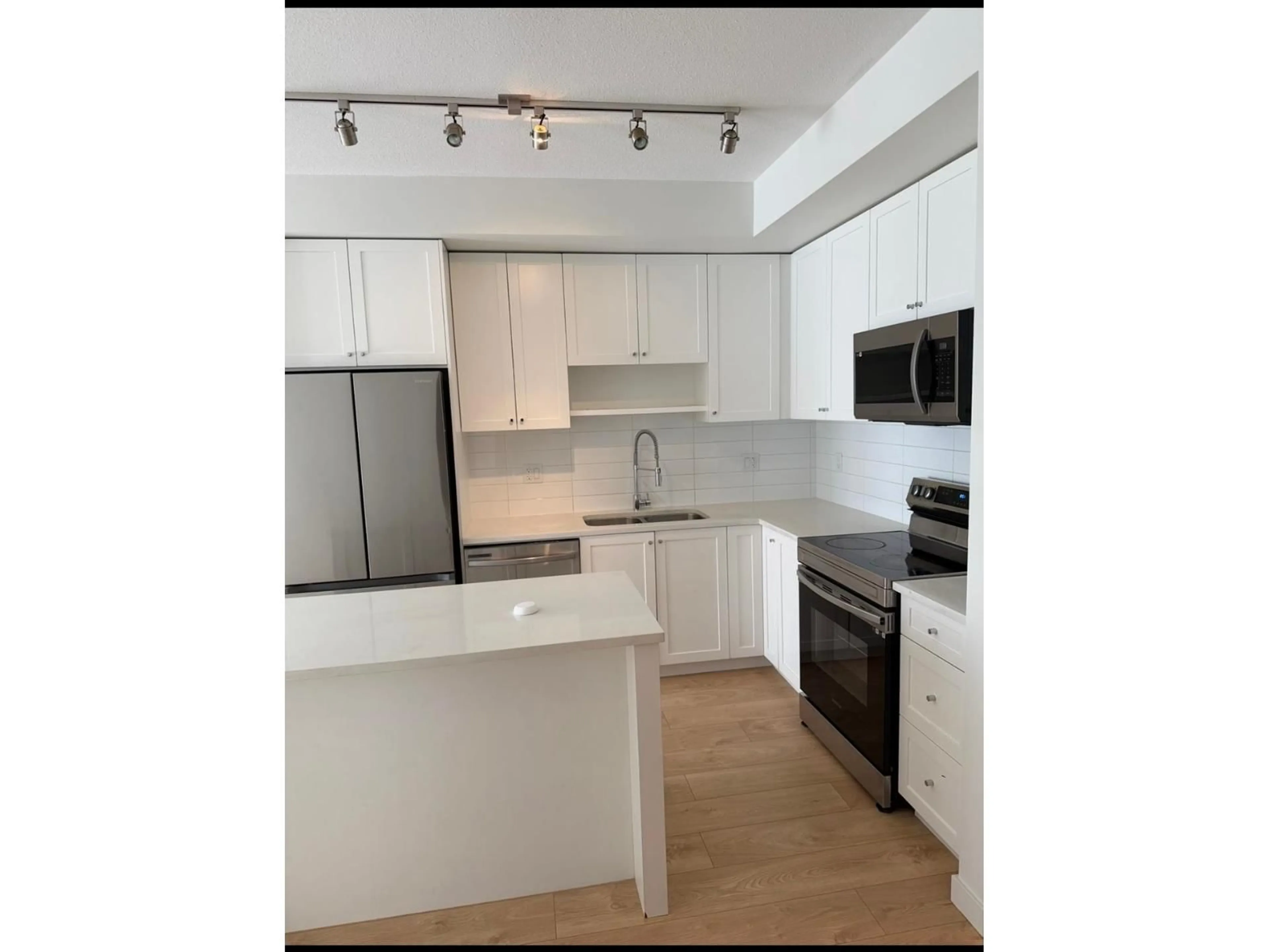 Standard kitchen, unknown for 113 - 15858 FRASER, Surrey British Columbia V4N6X4