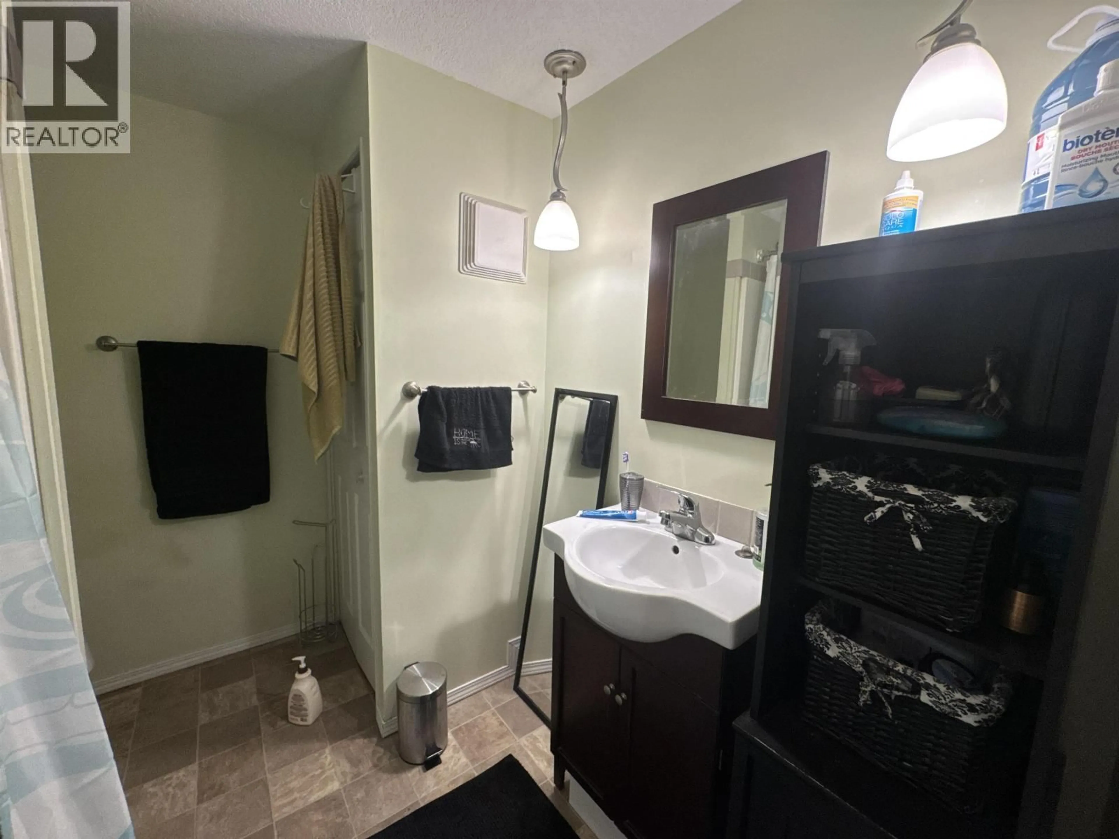 Standard bathroom, ceramic/tile floor for 9616 81 STREET, Fort St. John British Columbia V1J4S5