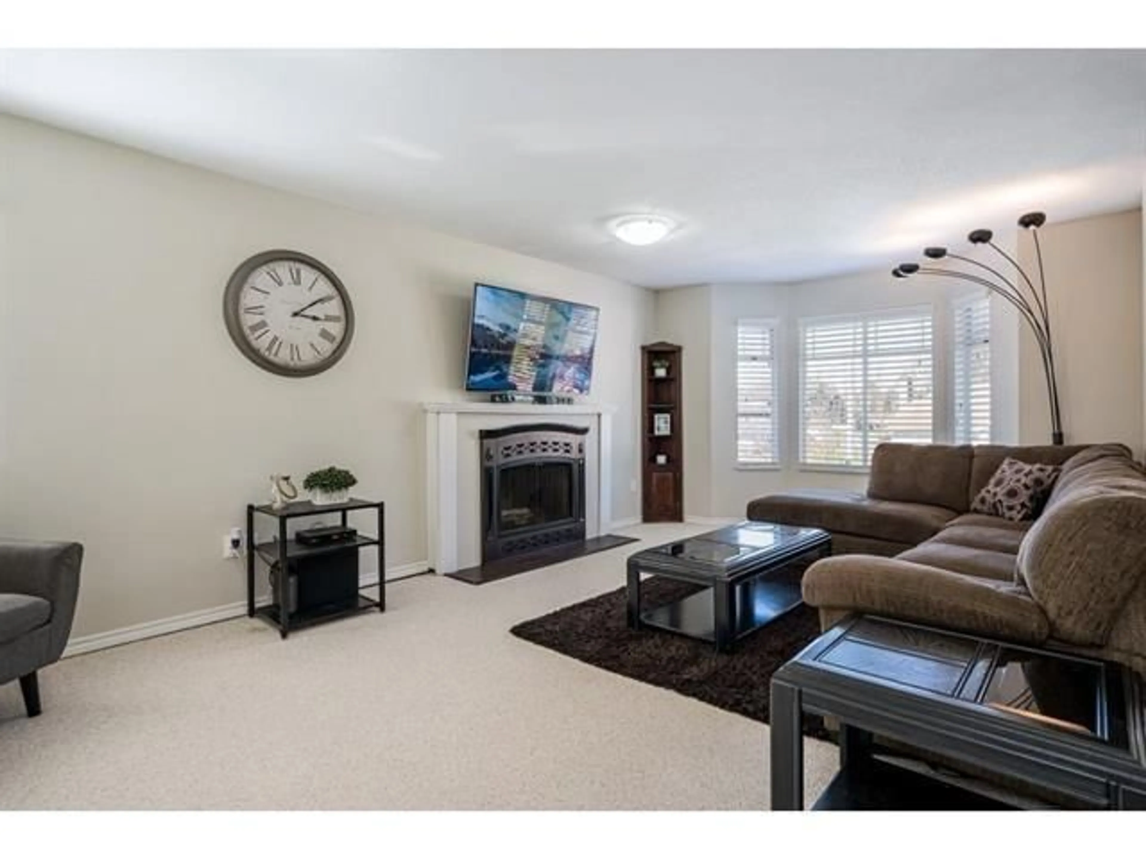 Living room with furniture, unknown for 13526 64A, Surrey British Columbia V3W9H7
