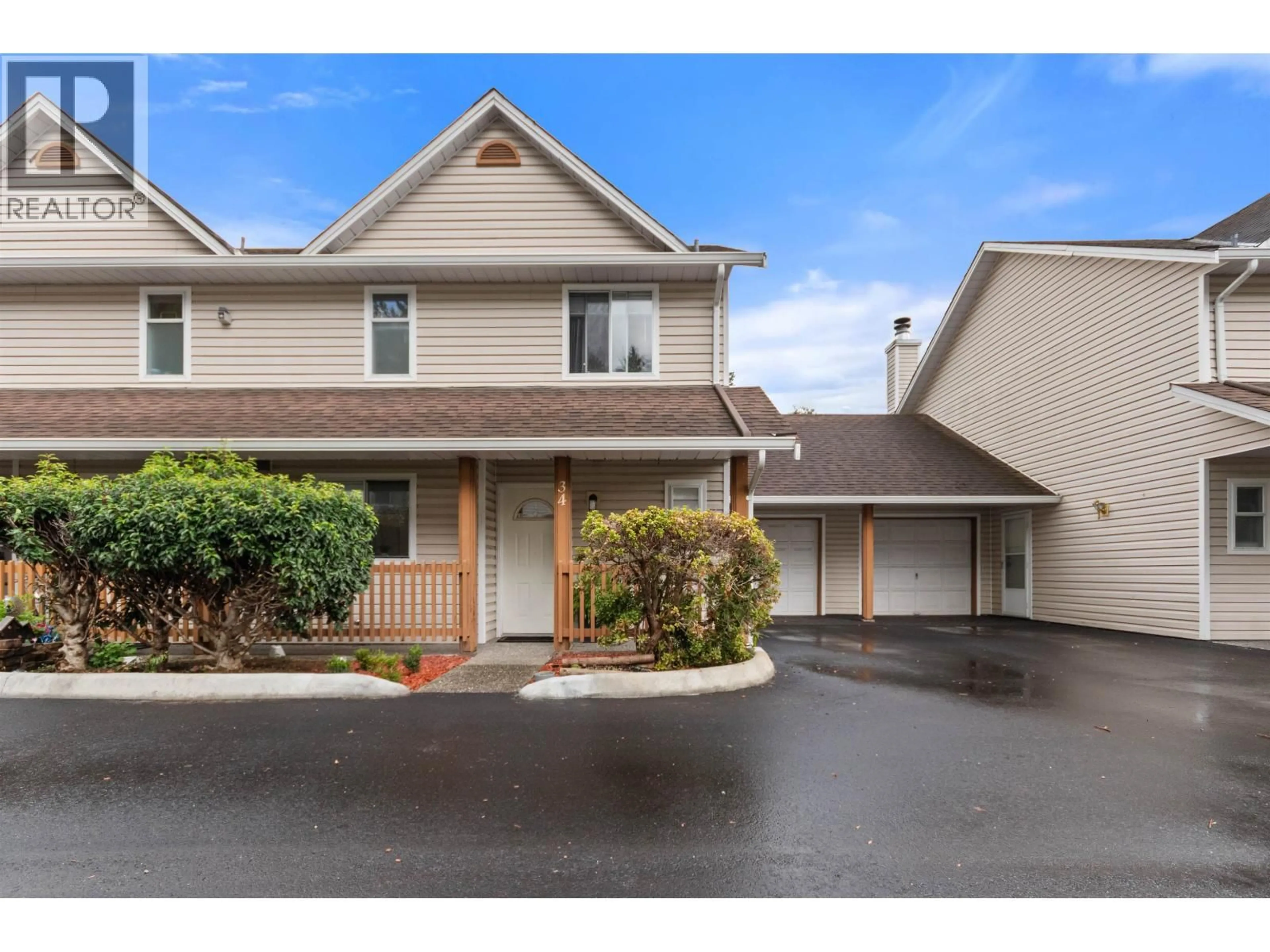 Home with vinyl exterior material, street for 34 - 20699 120B AVENUE, Maple Ridge British Columbia V2X0A6