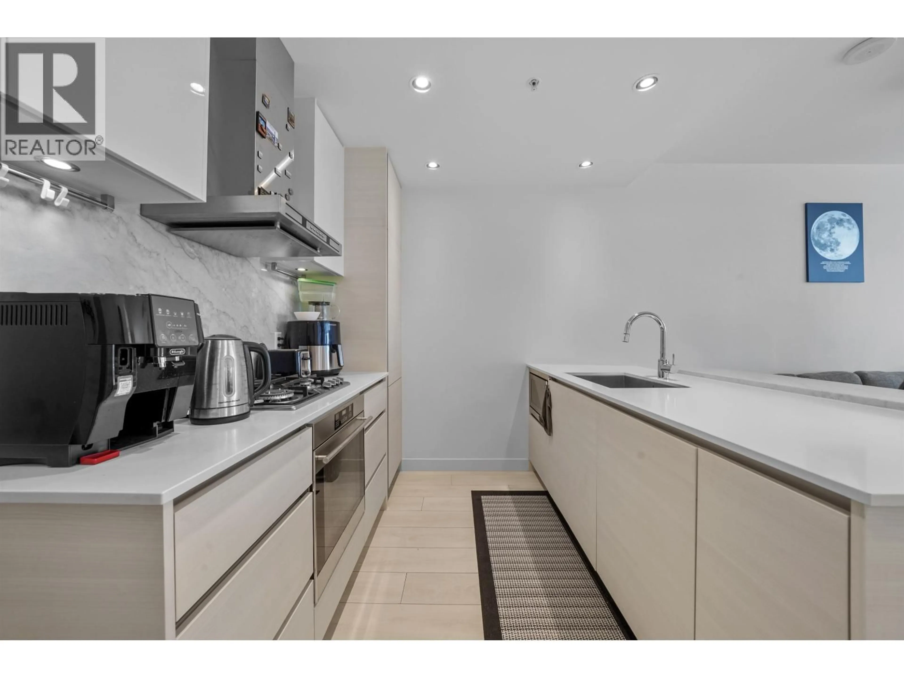 Standard kitchen, unknown for 1501 - 6098 STATION STREET, Burnaby British Columbia V5H0H4