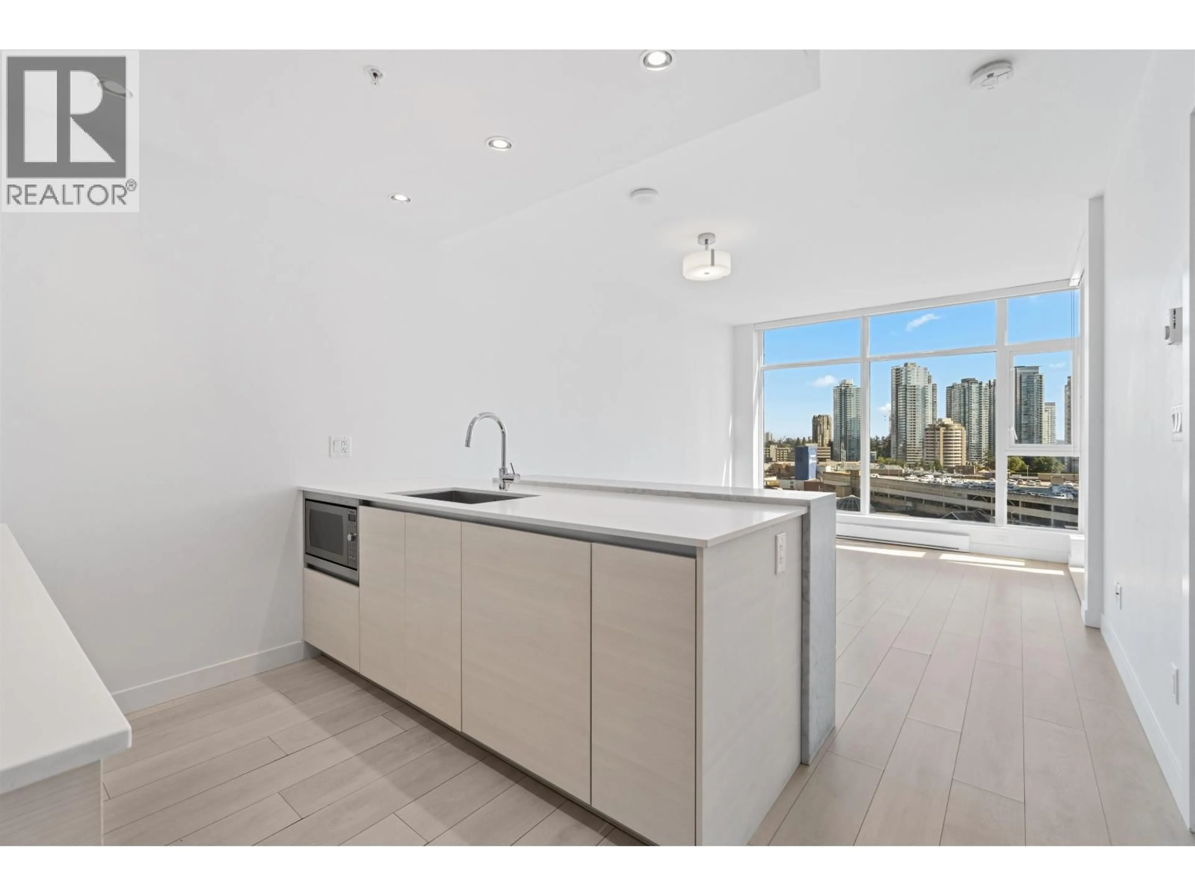 Standard kitchen, unknown for 1501 - 6098 STATION STREET, Burnaby British Columbia V5H0H4