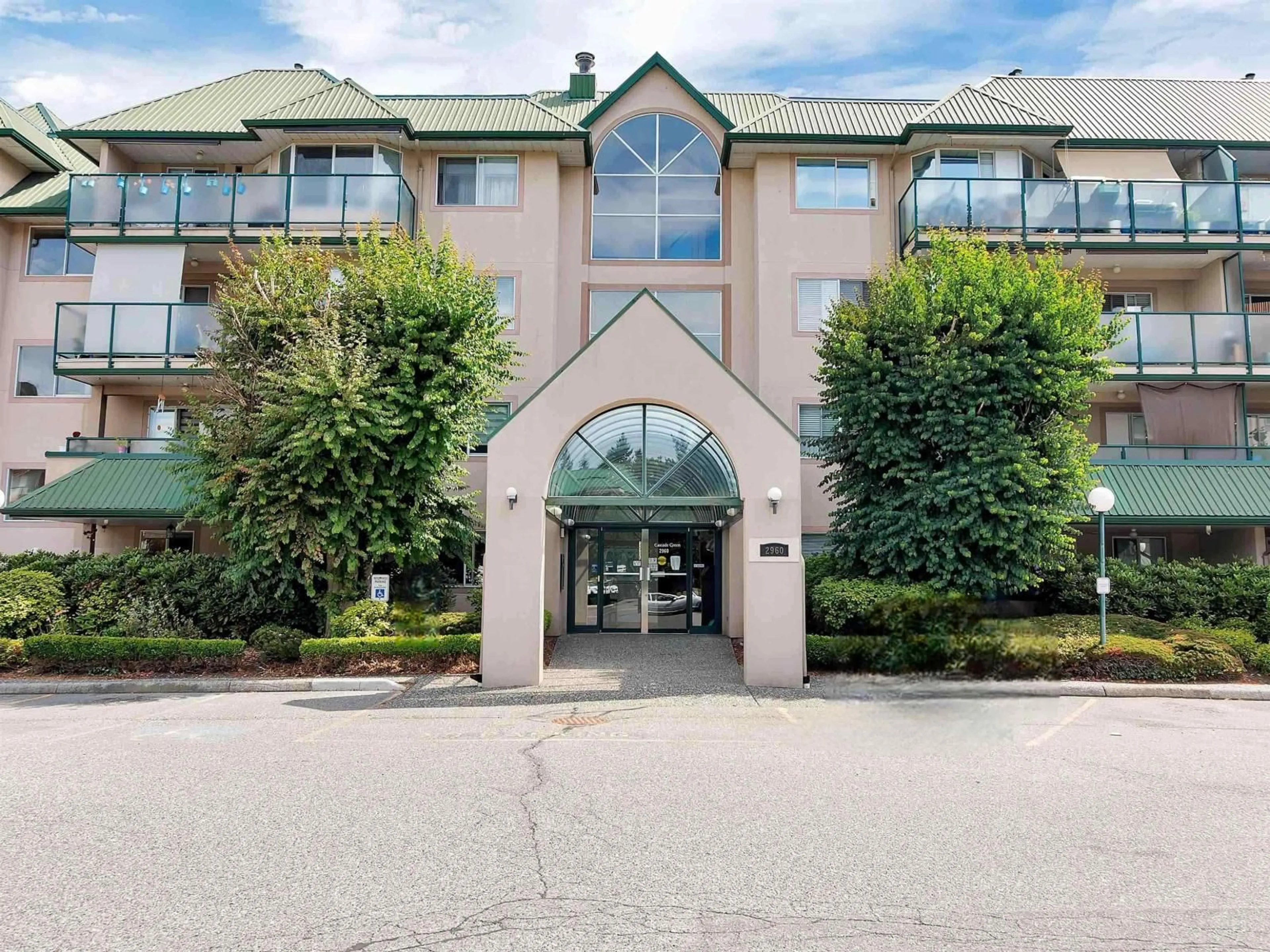 Indoor foyer for 406 - 2960 TRETHEWEY, Abbotsford British Columbia V2T6P5