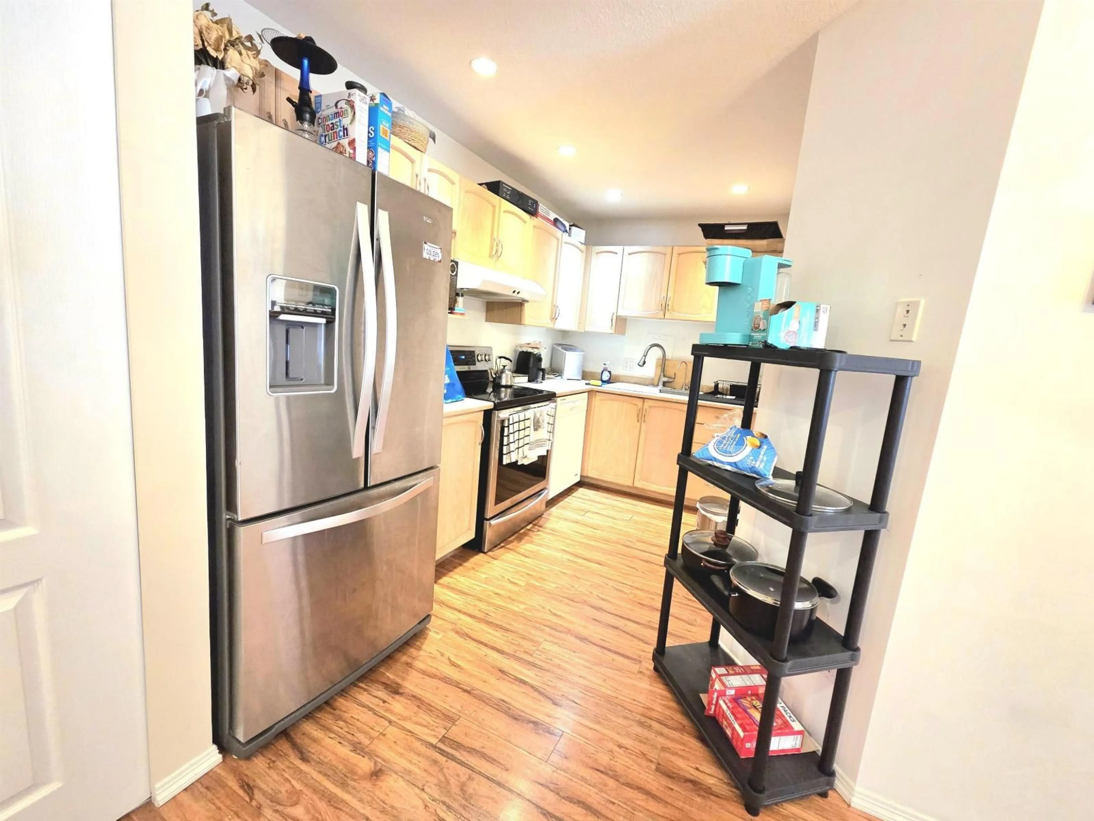Open concept kitchen, unknown for 406 - 2960 TRETHEWEY, Abbotsford British Columbia V2T6P5
